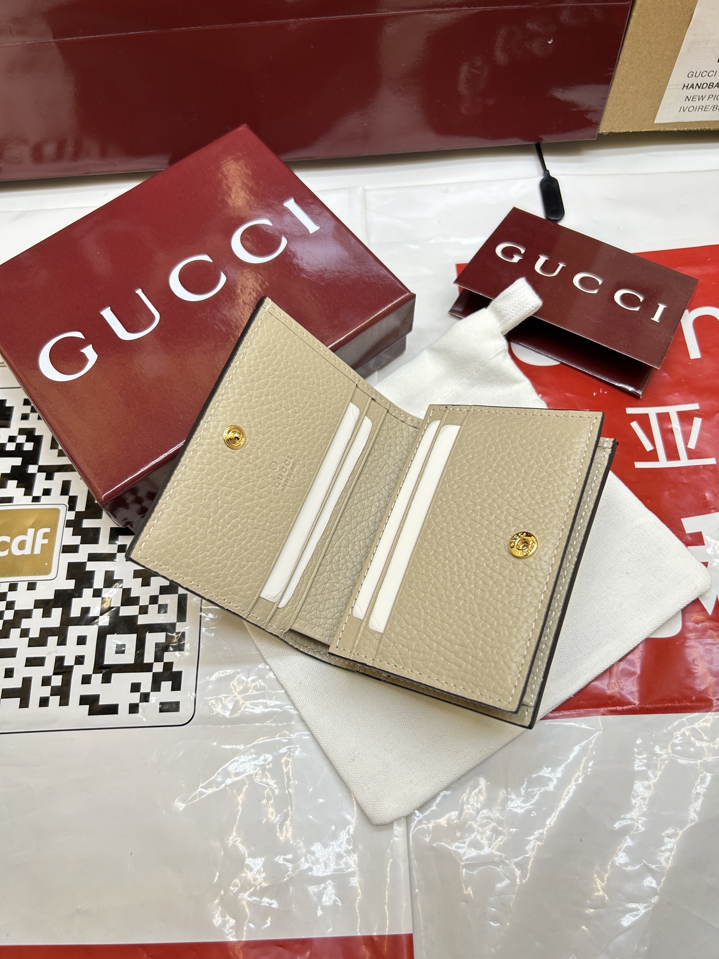 GUCCI高仿卡其拼接短夾雙色設計質感十足精緻耐用｜歐美奢侈品精品推薦
