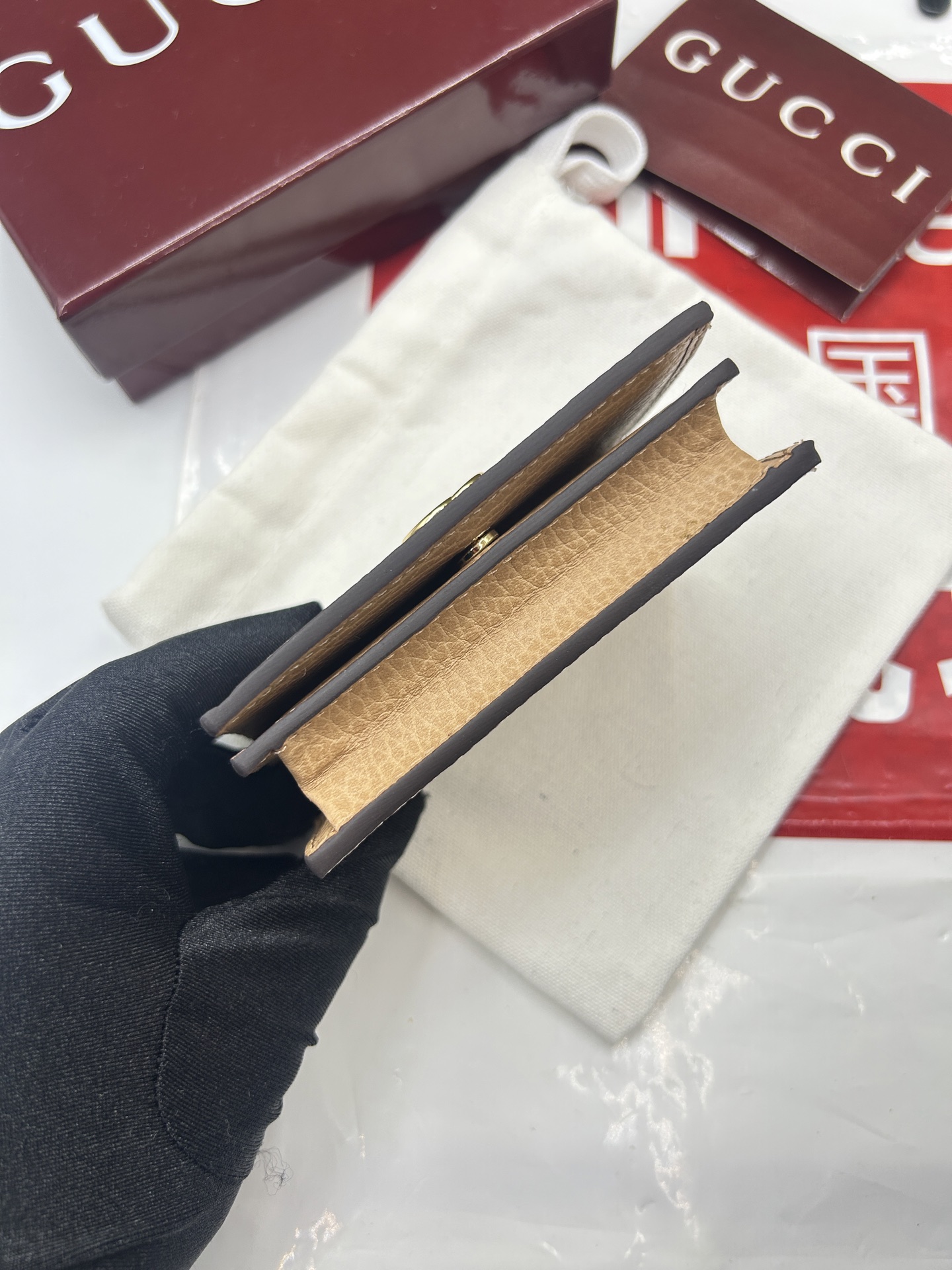 GUCCI高仿卡其色短夾拼接奶茶皮革設計簡約經典|超A仿原單精品圖片 10 GUCCI高仿卡其色短夾拼接奶茶皮革設計簡約經典|歐美奢侈品精品推薦