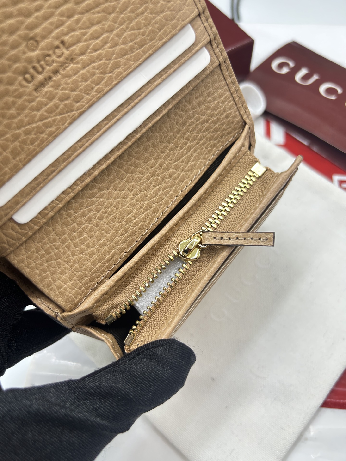 GUCCI高仿卡其色短夾拼接奶茶皮革設計簡約經典|超A仿原單精品圖片 7 GUCCI高仿卡其色短夾拼接奶茶皮革設計簡約經典|歐美奢侈品精品推薦