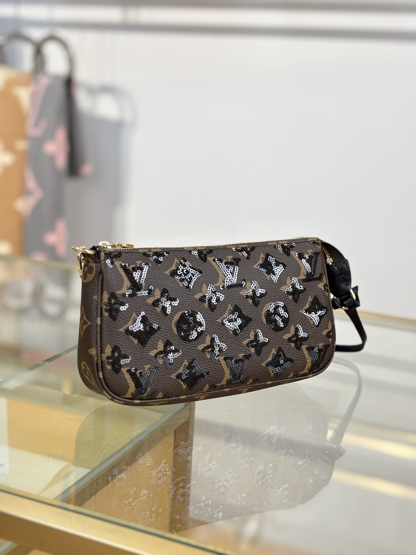 LV高仿亮片老花Pochette肩背包 時尚小巧百搭款