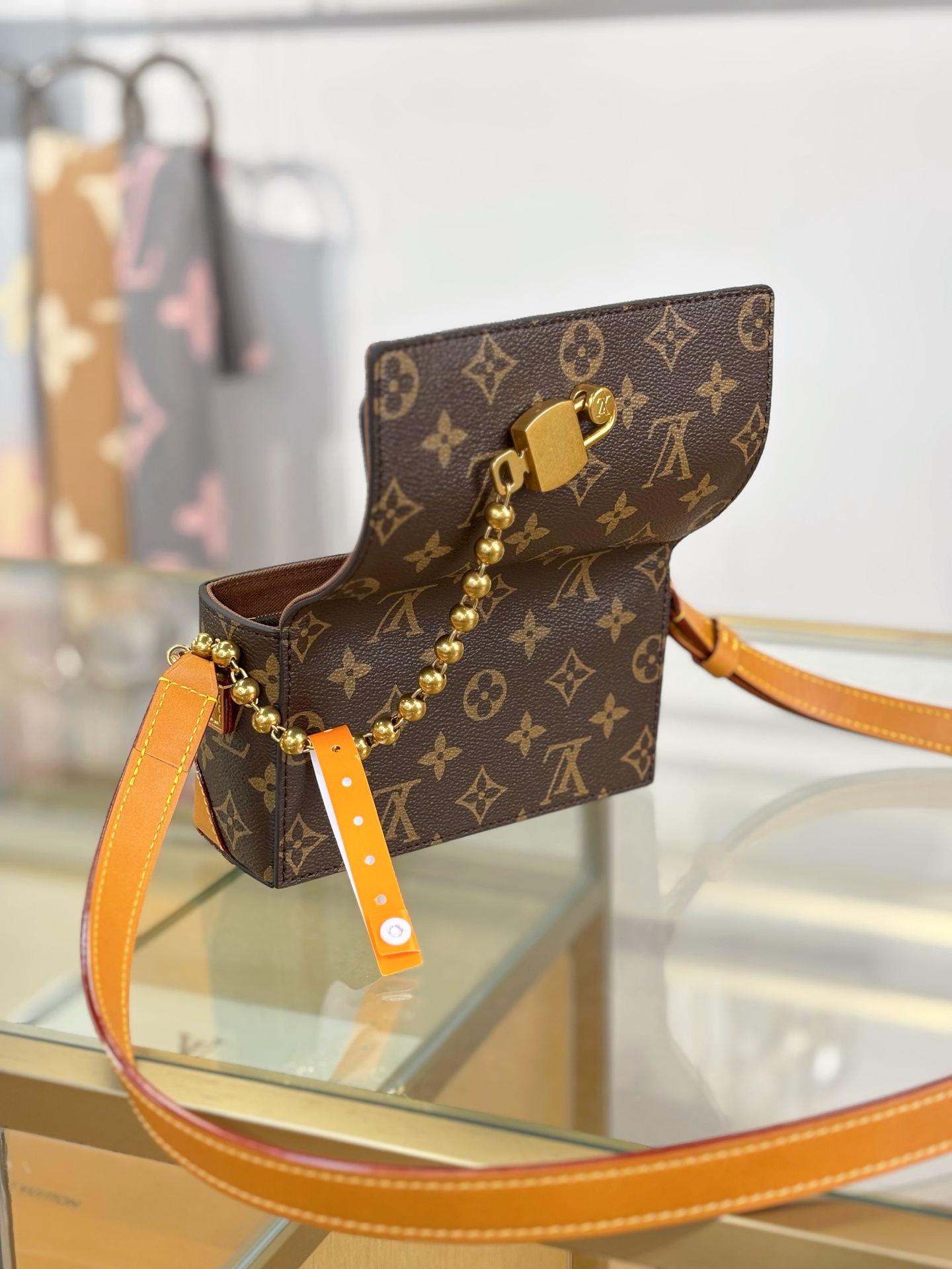 LV高仿鎖頭鏈條Monogram小方包 經典復古新演繹｜歐美奢侈品精品推薦