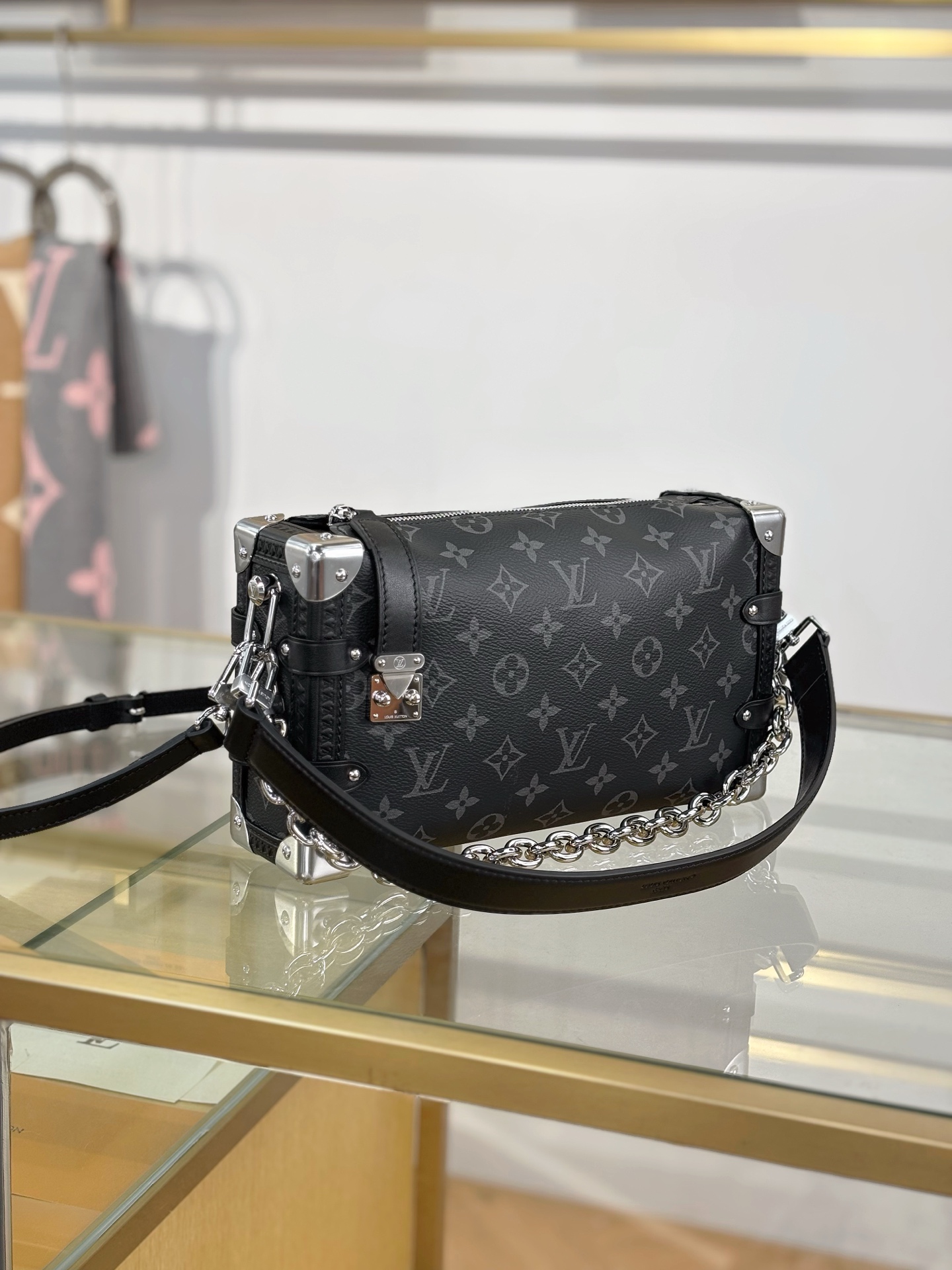 LV高仿黑花鏈條迷你手袋 潮流簡約造型百搭款｜歐美奢侈品精品推薦