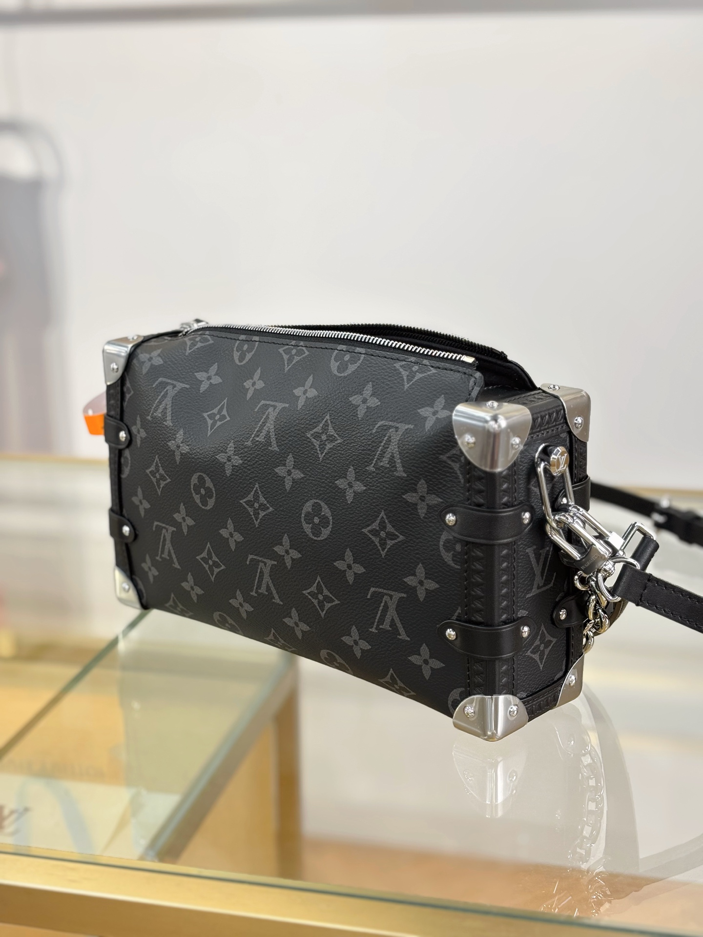 LV高仿黑花鏈條迷你手袋 潮流簡約造型百搭款｜歐美奢侈品精品推薦