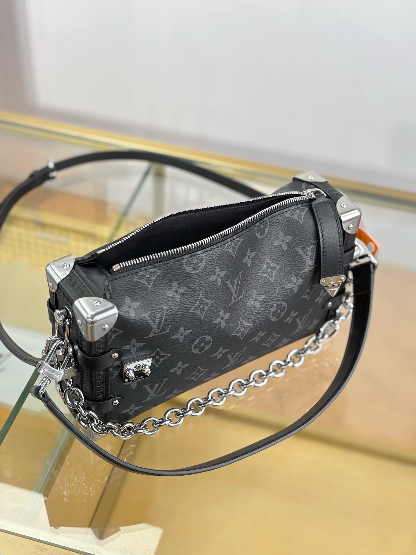 LV高仿黑花鏈條迷你手袋 潮流簡約造型百搭款｜歐美奢侈品精品推薦
