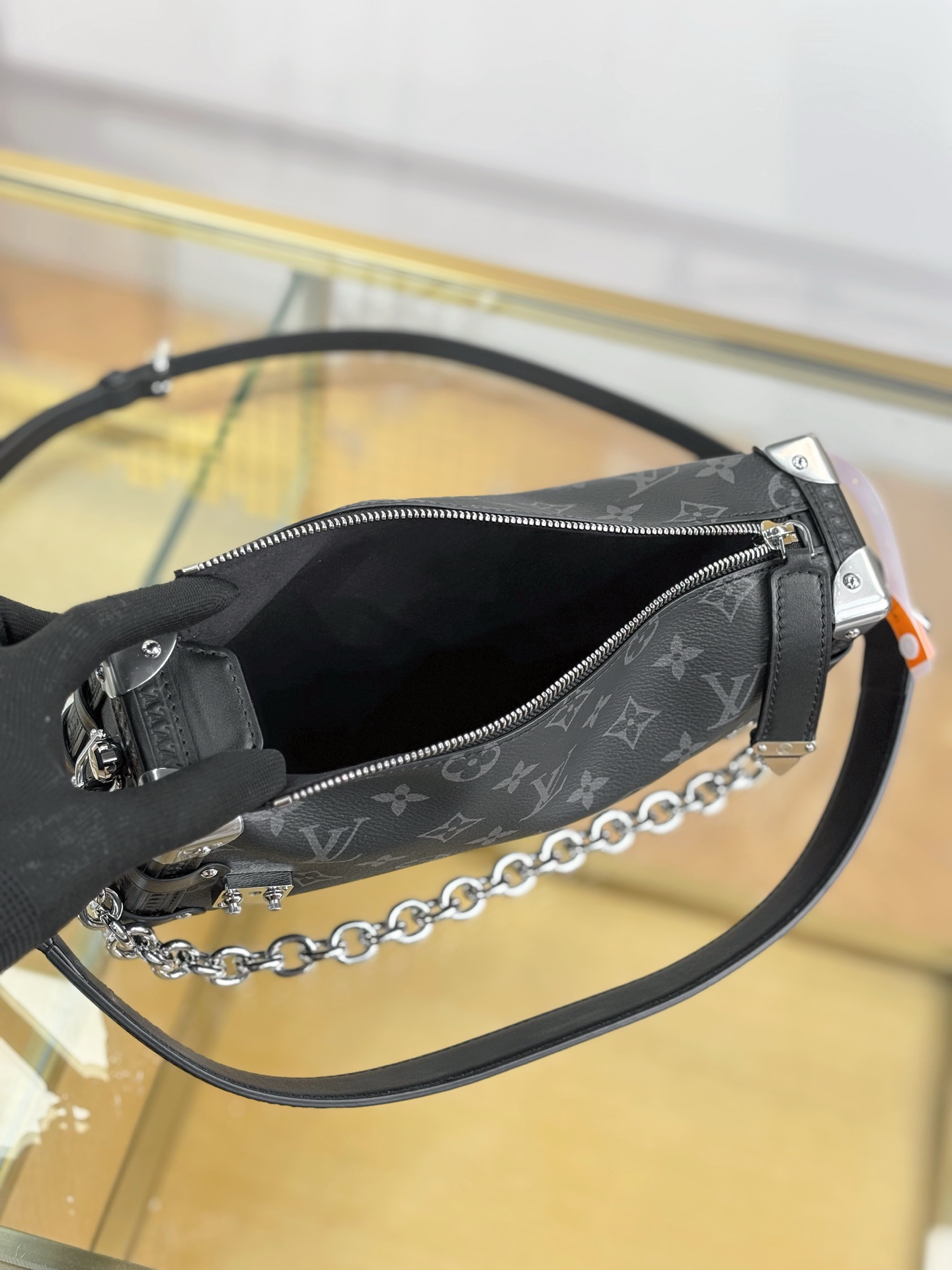 LV高仿黑花鏈條迷你手袋 潮流簡約造型百搭款｜歐美奢侈品精品推薦