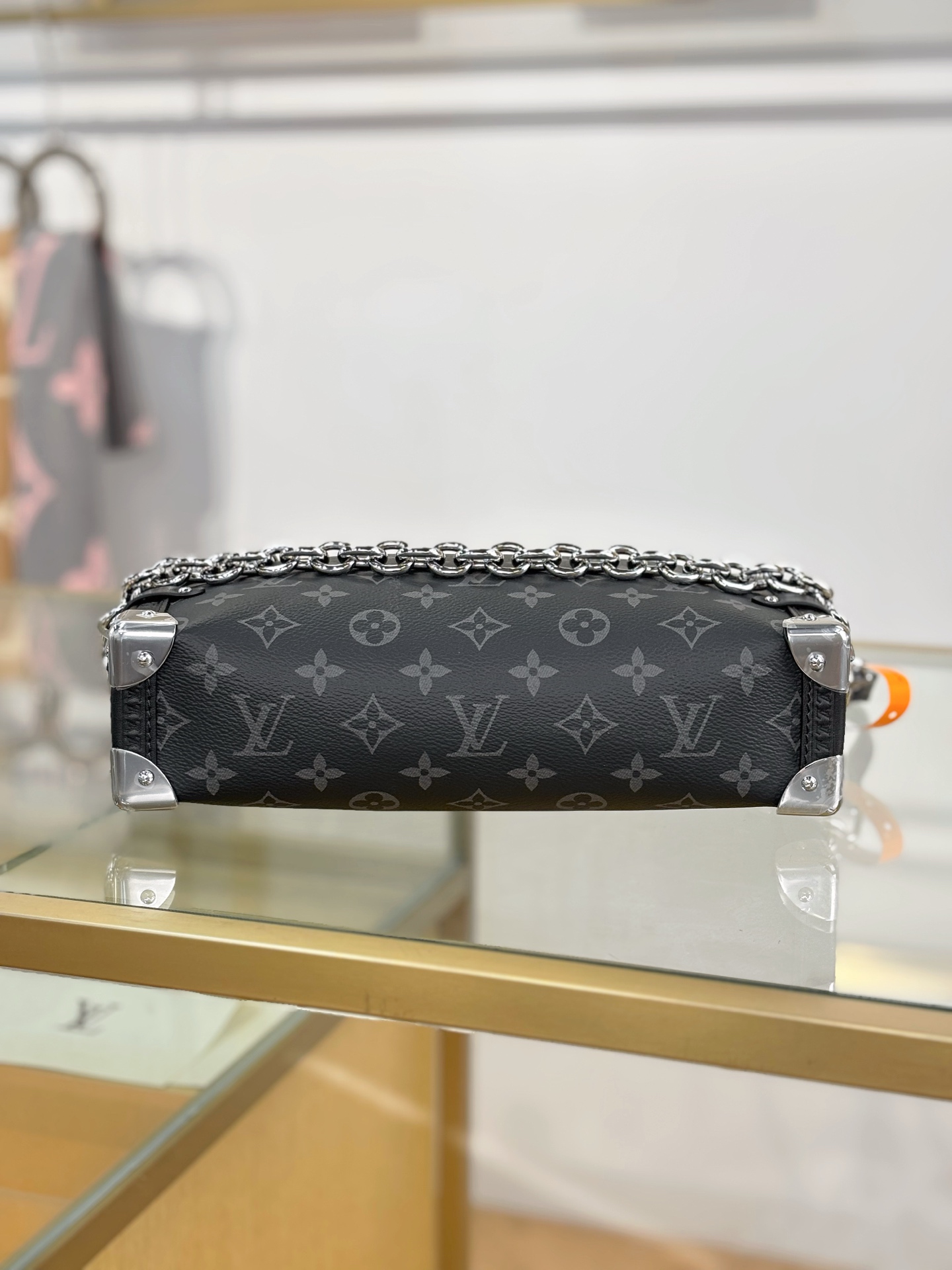 LV高仿黑花鏈條迷你手袋 潮流簡約造型百搭款｜歐美奢侈品精品推薦