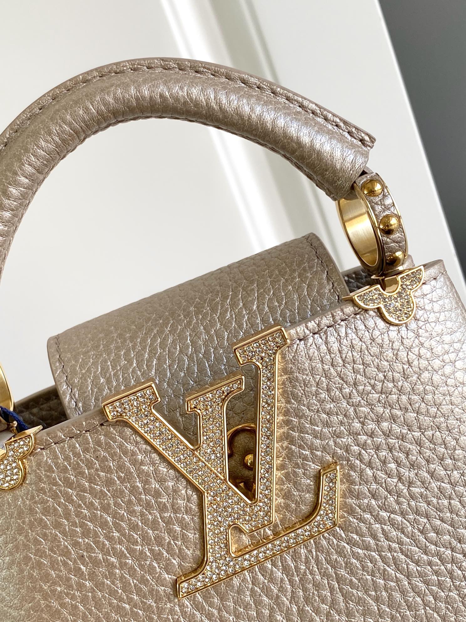 LV高仿金色Capucines Mini鏈條包 小巧優雅輕奢設計｜歐美奢侈品精品推薦