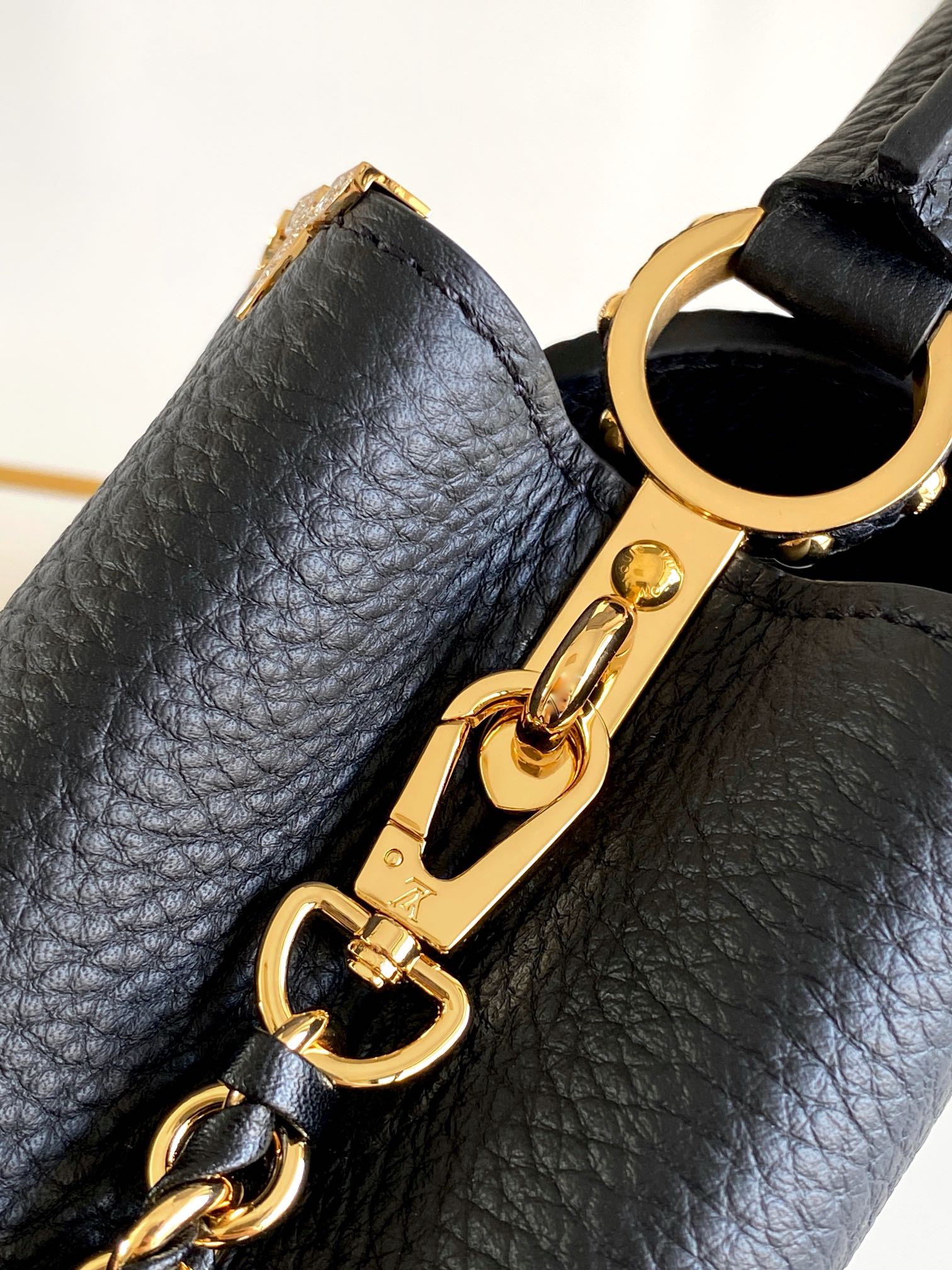 LV高仿黑色Capucines Mini手袋 都會質感百搭新款｜歐美奢侈品精品推薦