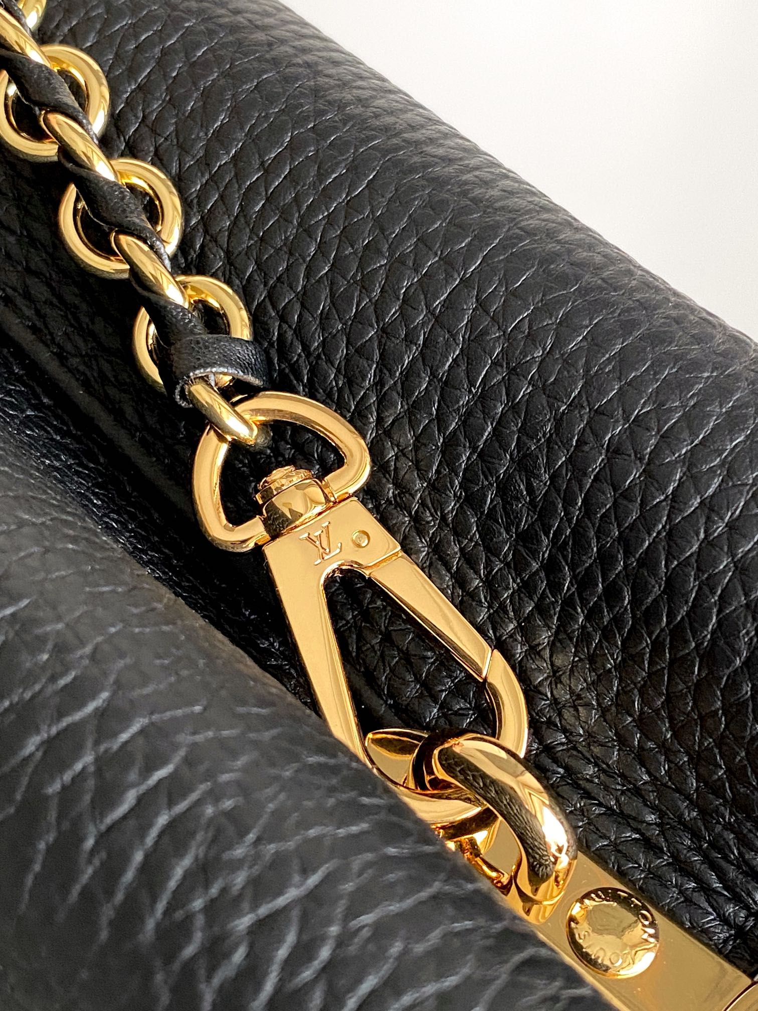 LV高仿黑色Capucines MM手提包 經典大容量都會女包｜歐美奢侈品精品推薦