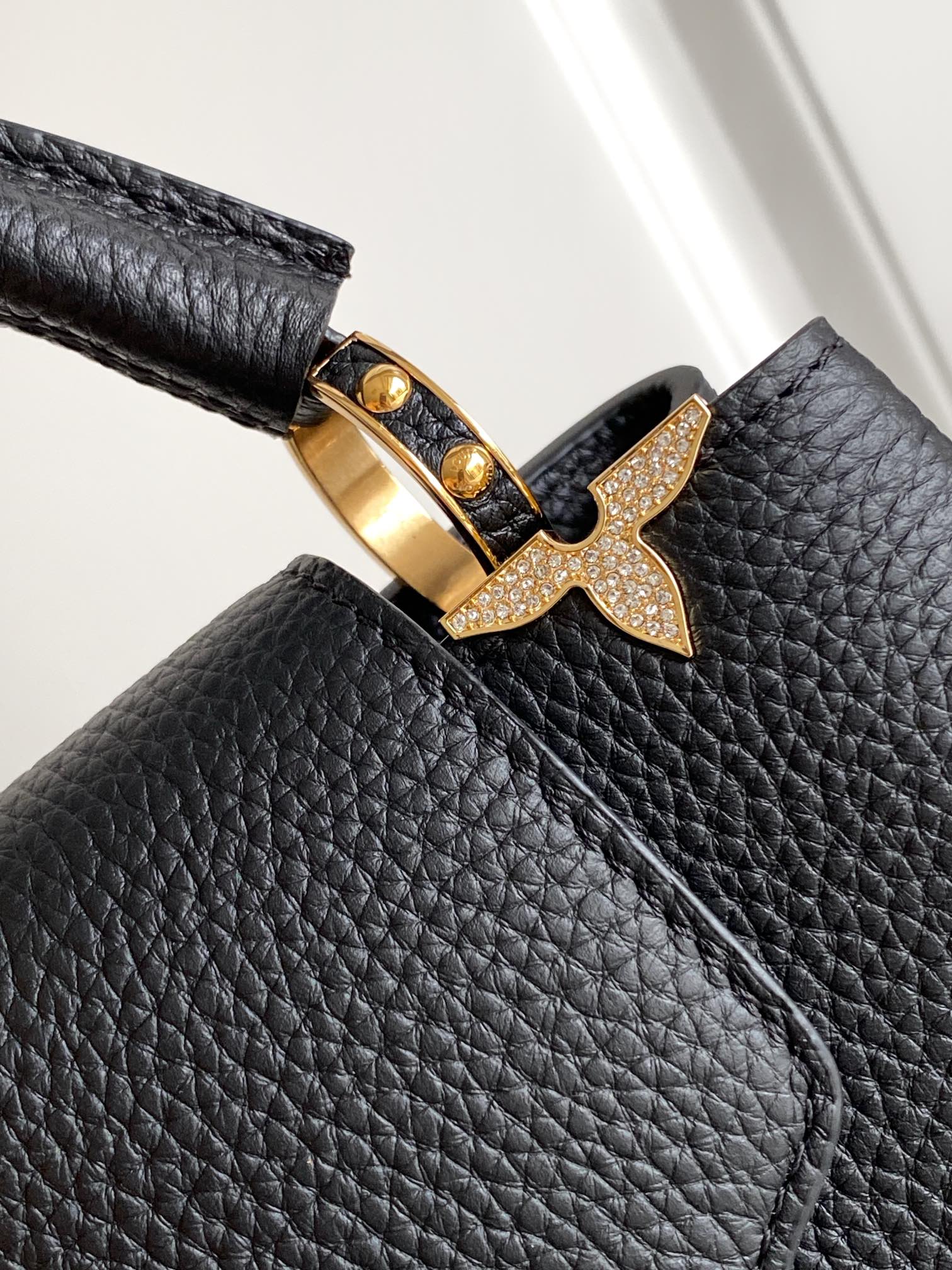 LV高仿黑色Capucines MM手提包 經典大容量都會女包｜歐美奢侈品精品推薦