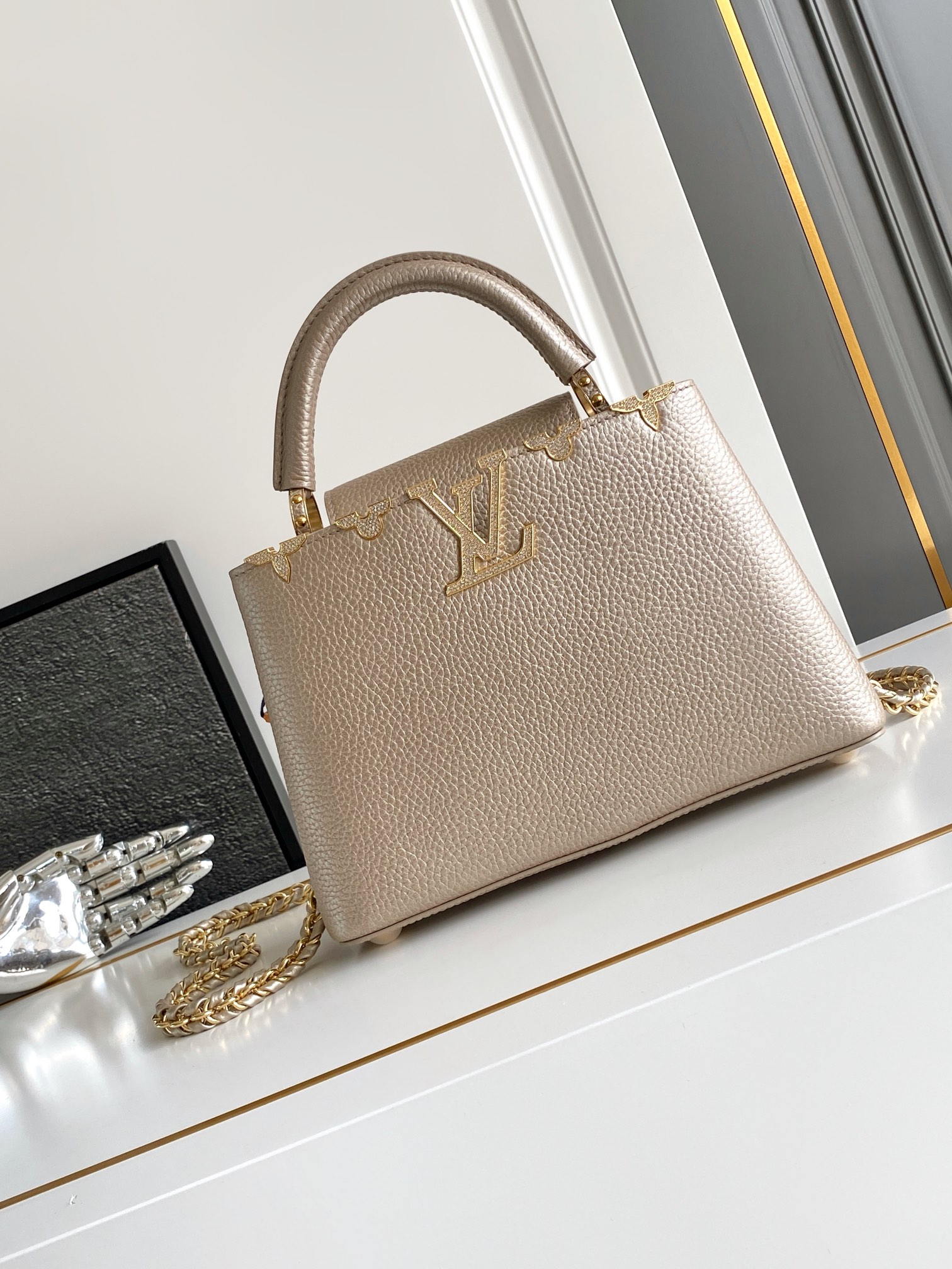 LV高仿香檳金Capucines MM手提包 奢華優雅氣質新色