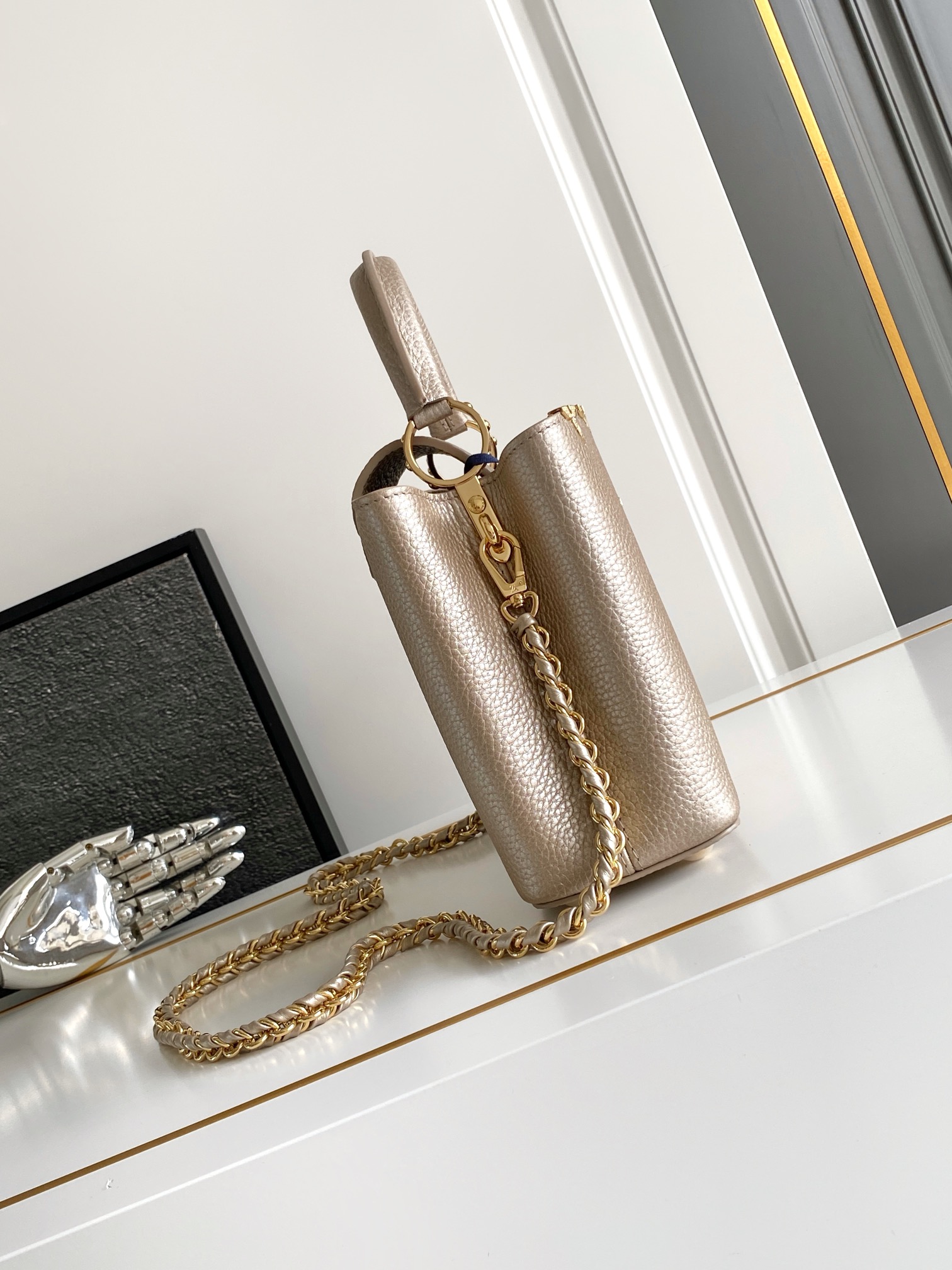 LV高仿香檳金Capucines MM手提包 奢華優雅氣質新色｜歐美奢侈品精品推薦