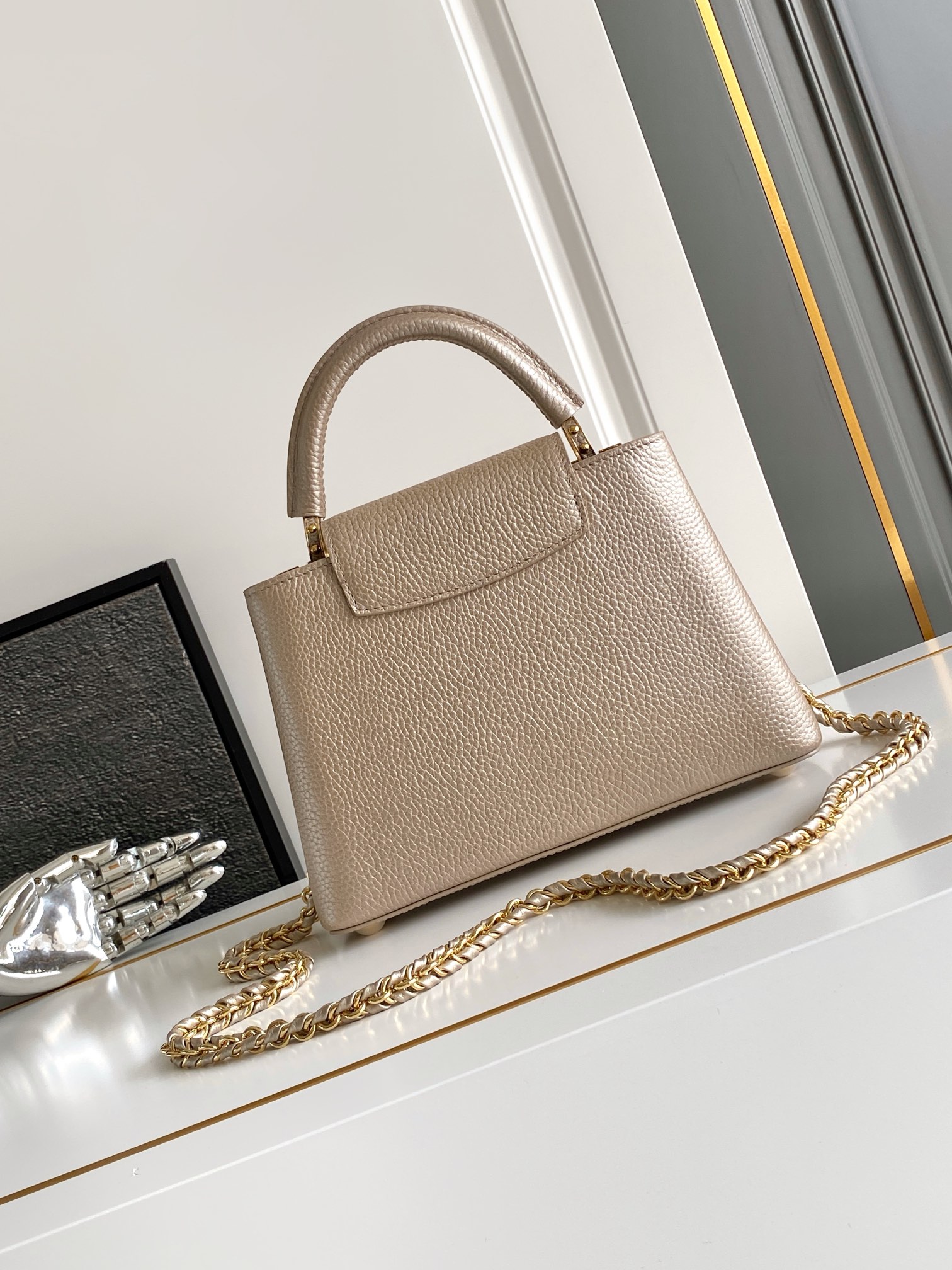 LV高仿香檳金Capucines MM手提包 奢華優雅氣質新色｜歐美奢侈品精品推薦