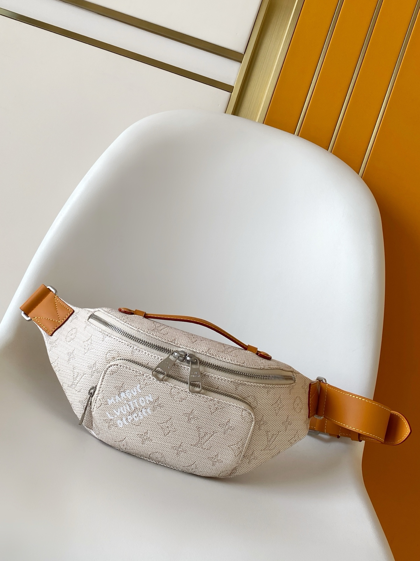 LV原單米白Monogram腰包 時尚休閒男女兼用款