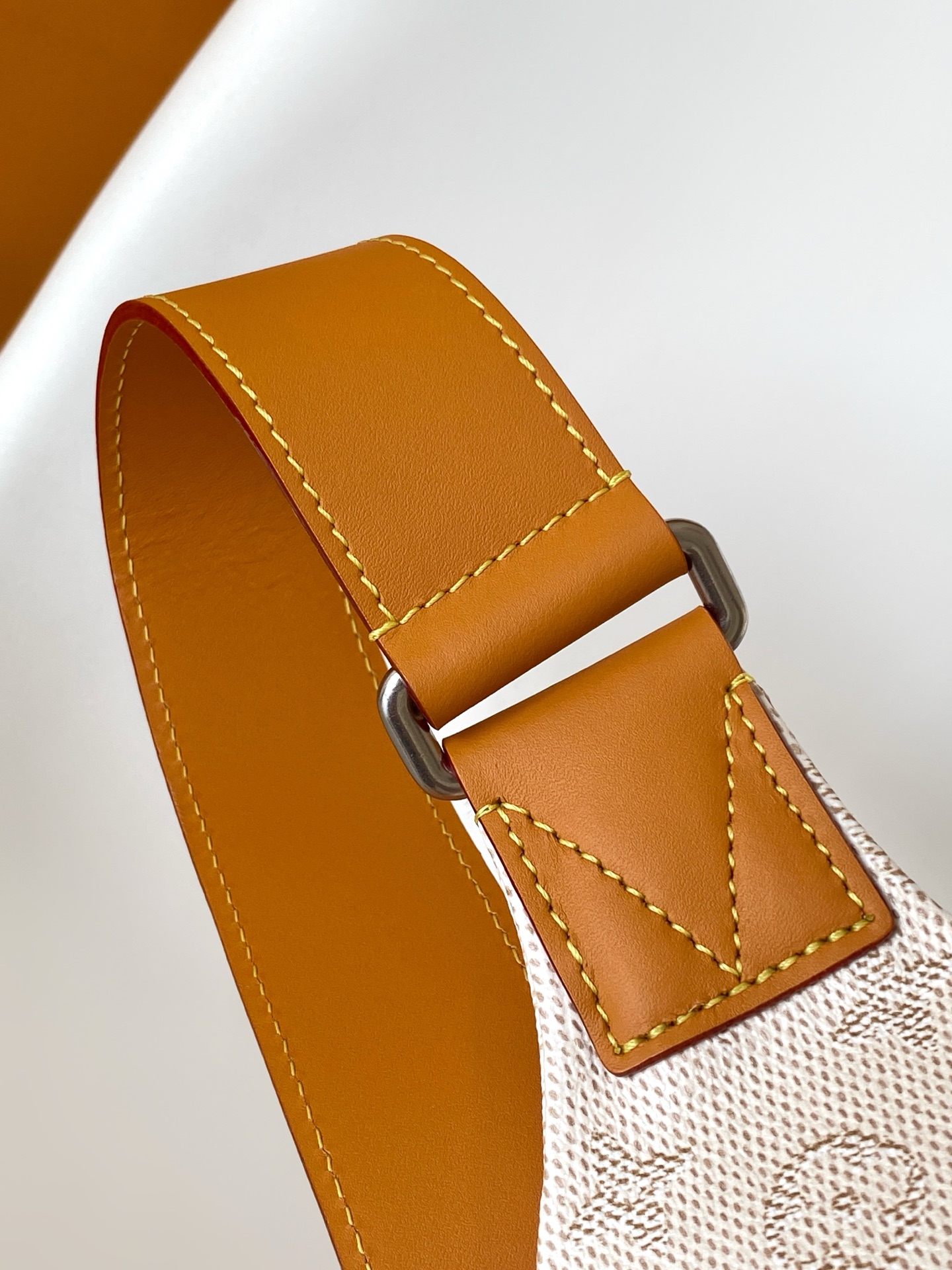 LV原單米白Monogram腰包 時尚休閒男女兼用款｜歐美奢侈品精品推薦