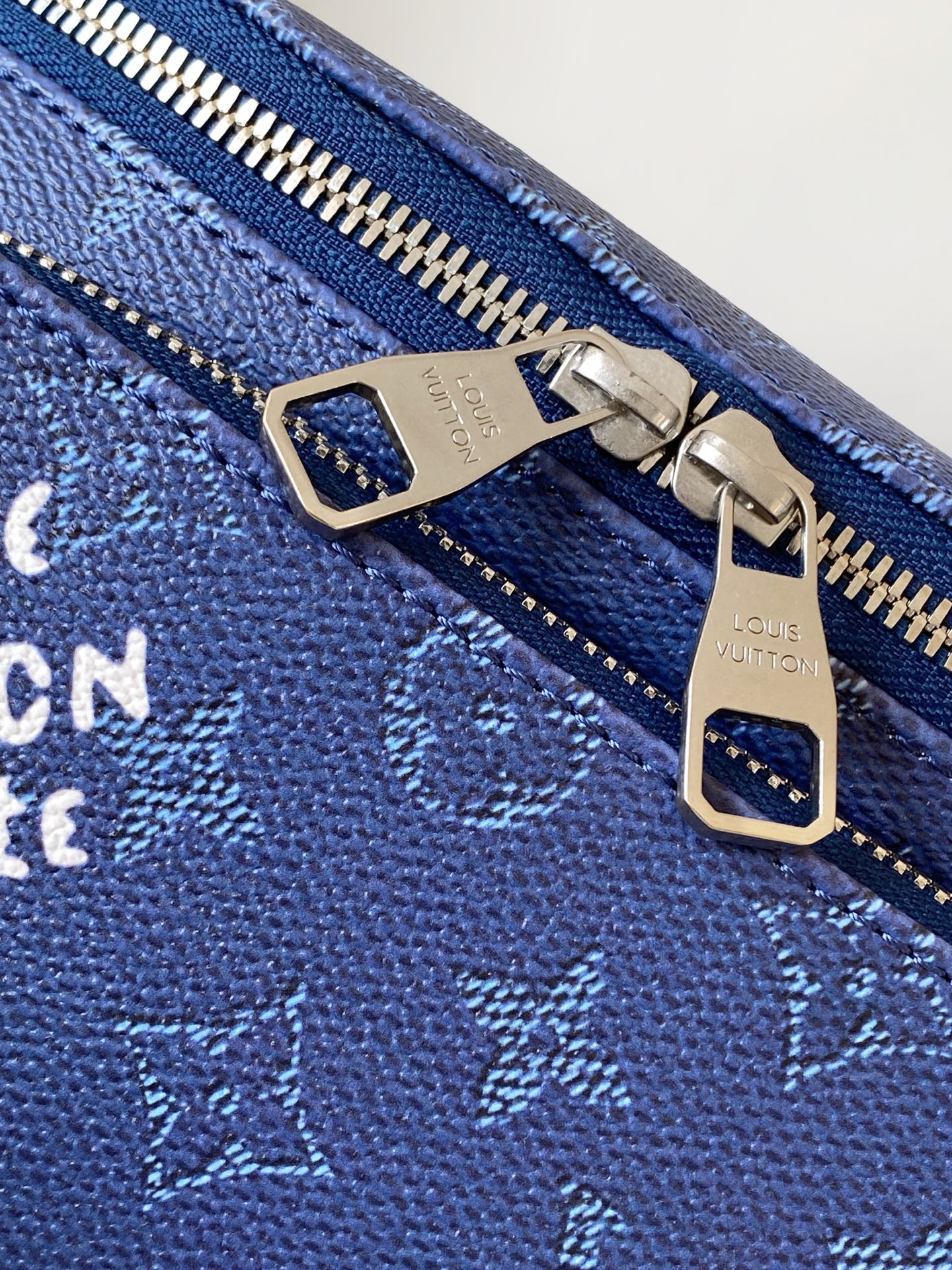 LV A貨藍色Monogram腰包 活力休閒街頭風格｜歐美奢侈品精品推薦