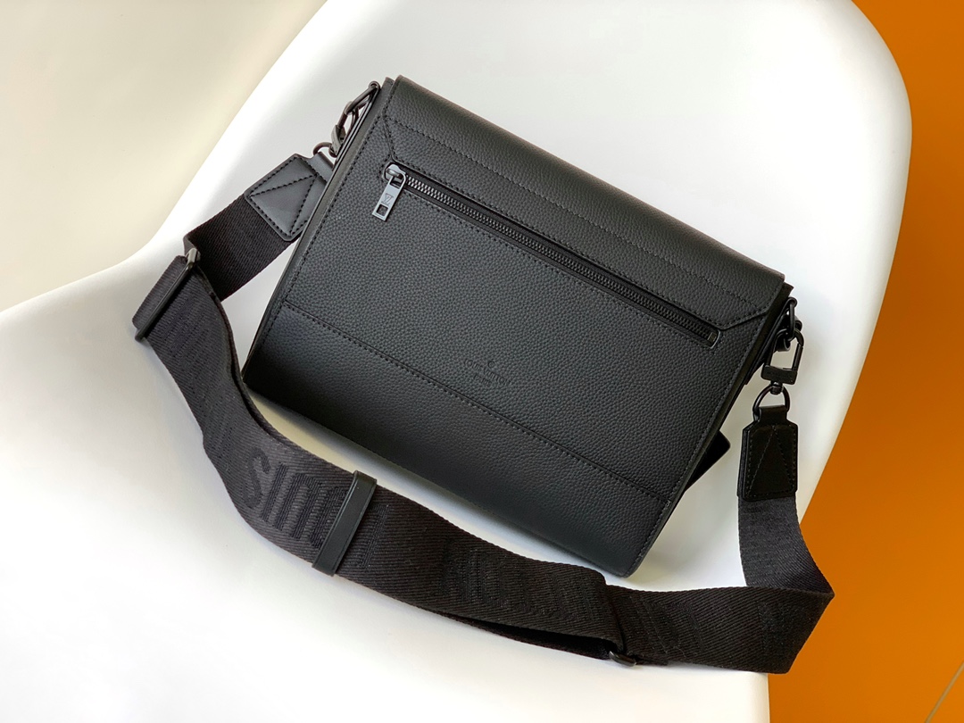 LV A貨黑色斜背郵差包 極簡風格都會男士必備｜歐美奢侈品精品推薦