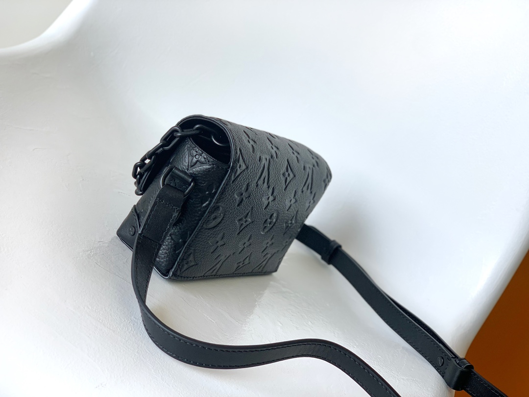 LV高仿壓紋皮革小型斜挎包 型格街頭百搭新款｜歐美奢侈品精品推薦
