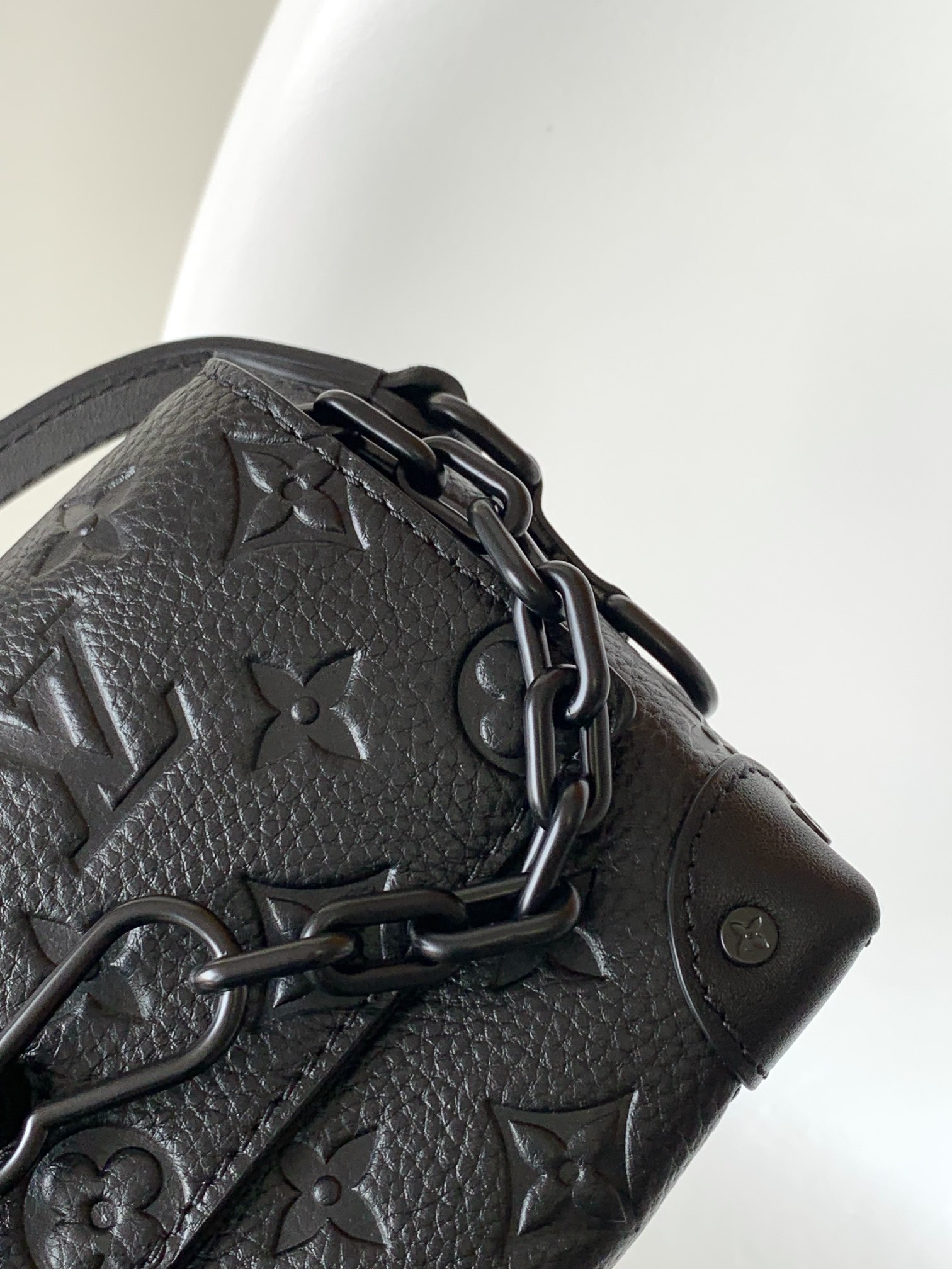 LV高仿壓紋皮革小型斜挎包 型格街頭百搭新款｜歐美奢侈品精品推薦