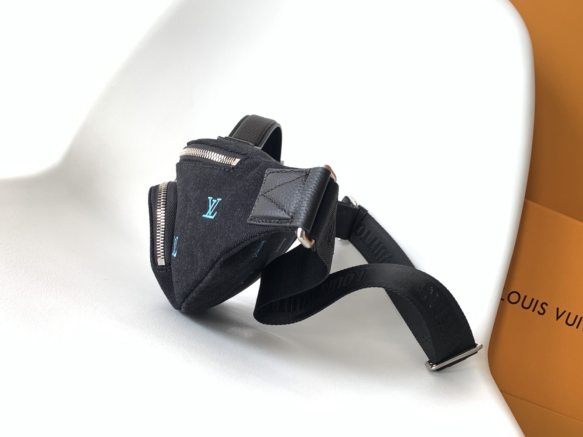 LV原單黑丹寧刺繡腰包 潮流休閒時尚男女兼用款｜歐美奢侈品精品推薦