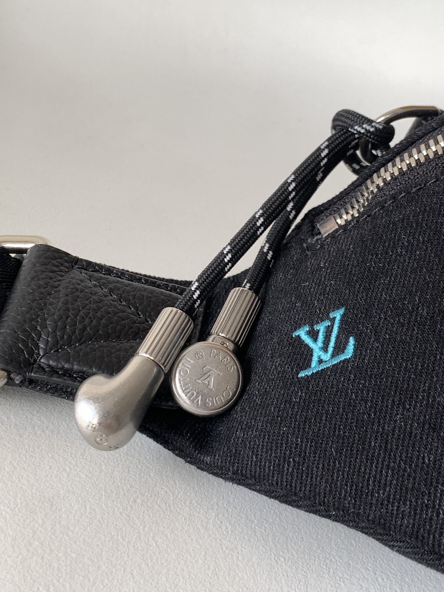 LV原單黑丹寧刺繡腰包 潮流休閒時尚男女兼用款｜歐美奢侈品精品推薦