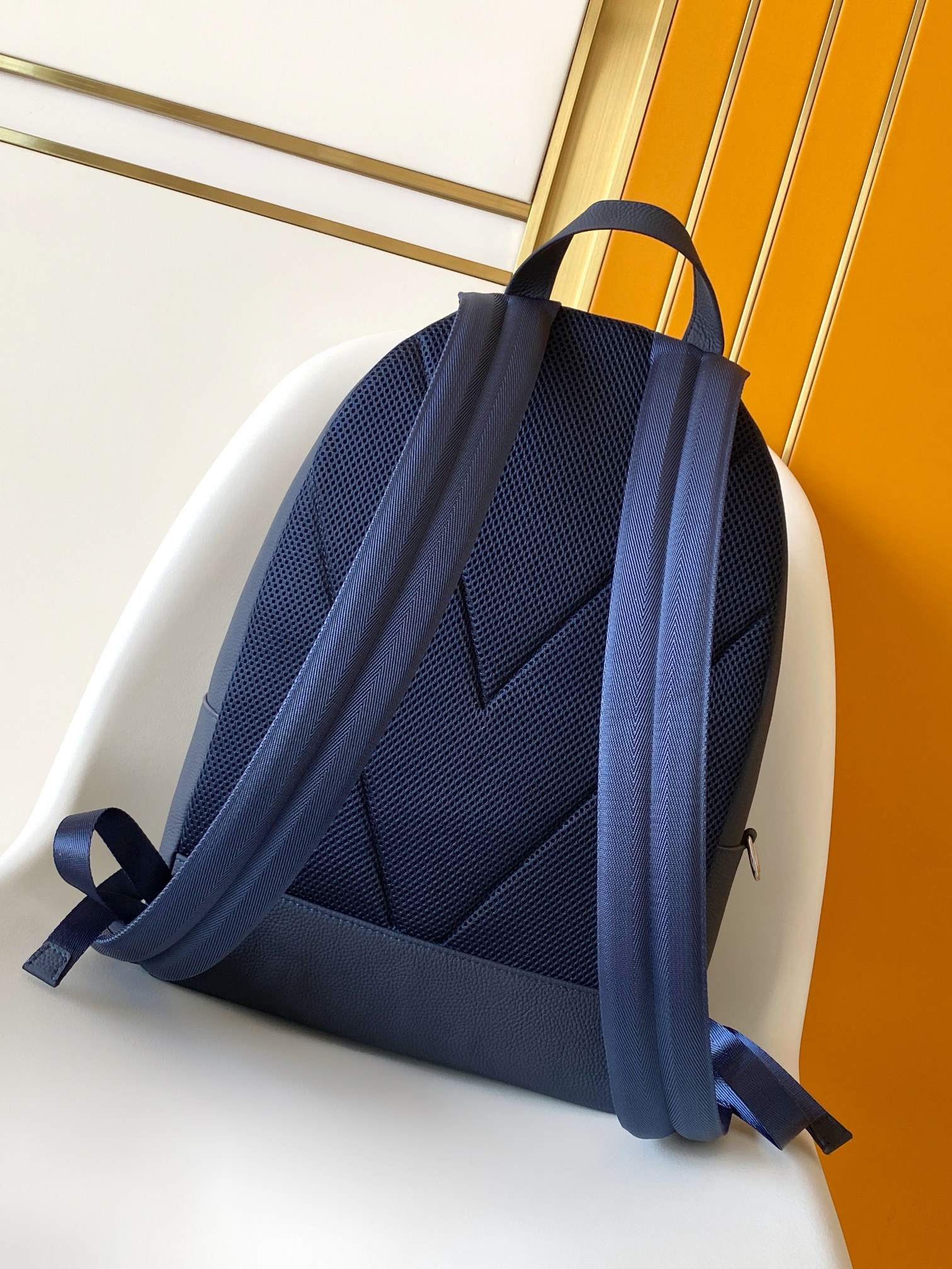 LV A貨藍色皮革後背包 簡約大容量商務設計｜歐美奢侈品精品推薦