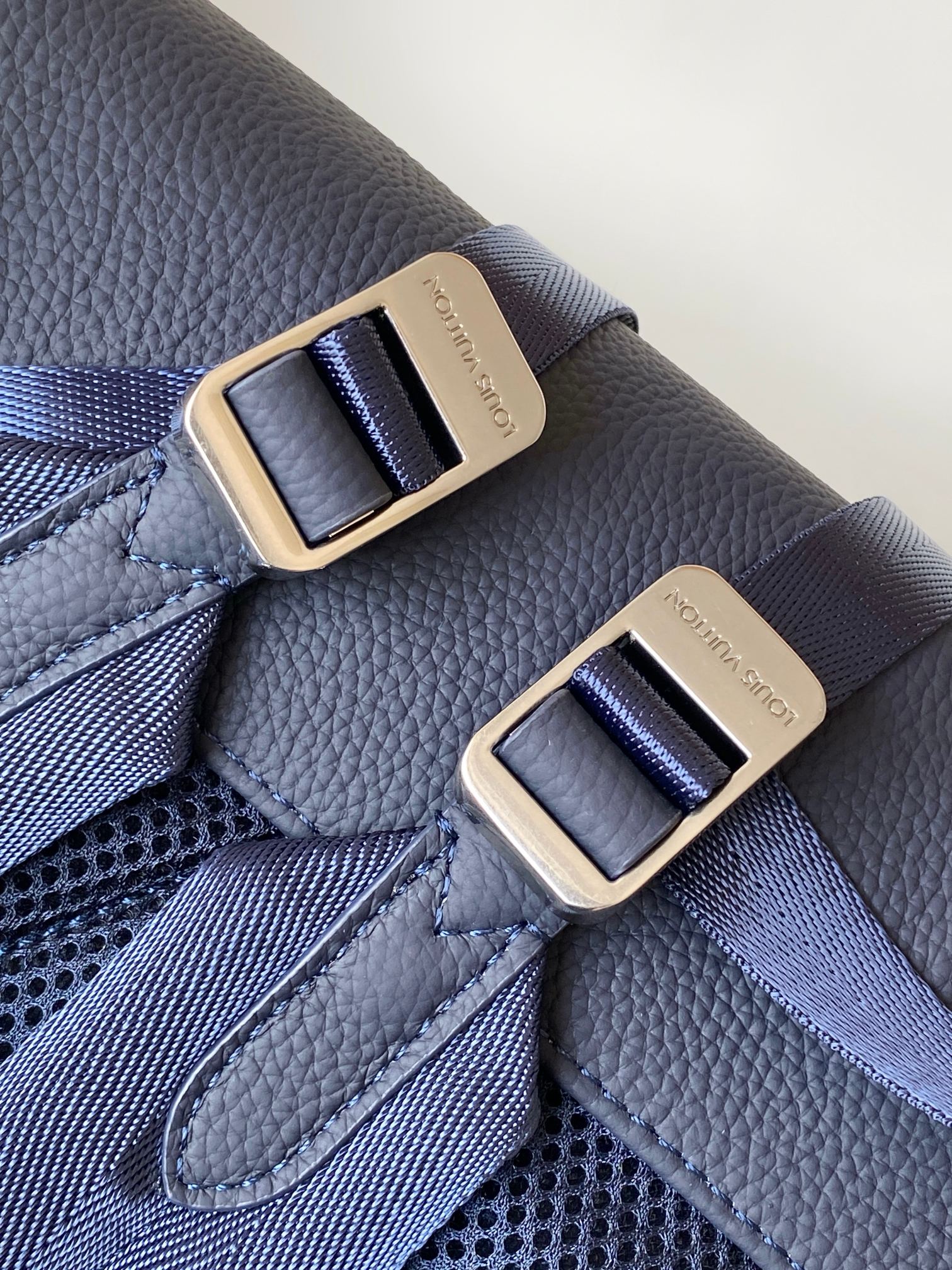 LV A貨藍色皮革後背包 簡約大容量商務設計｜歐美奢侈品精品推薦