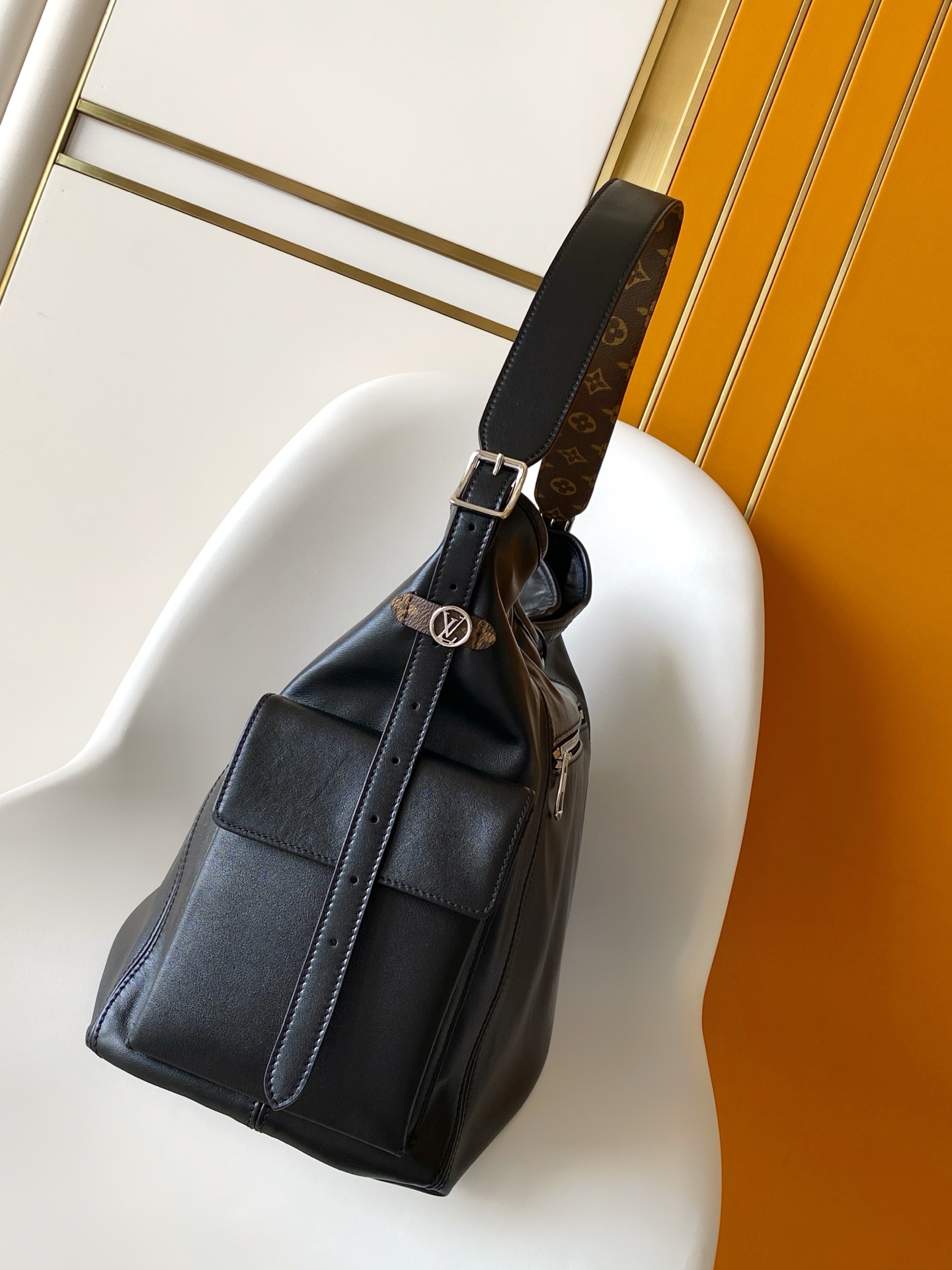 LV原單黑色柔軟皮革肩背包 都會風格百搭氣質款｜歐美奢侈品精品推薦