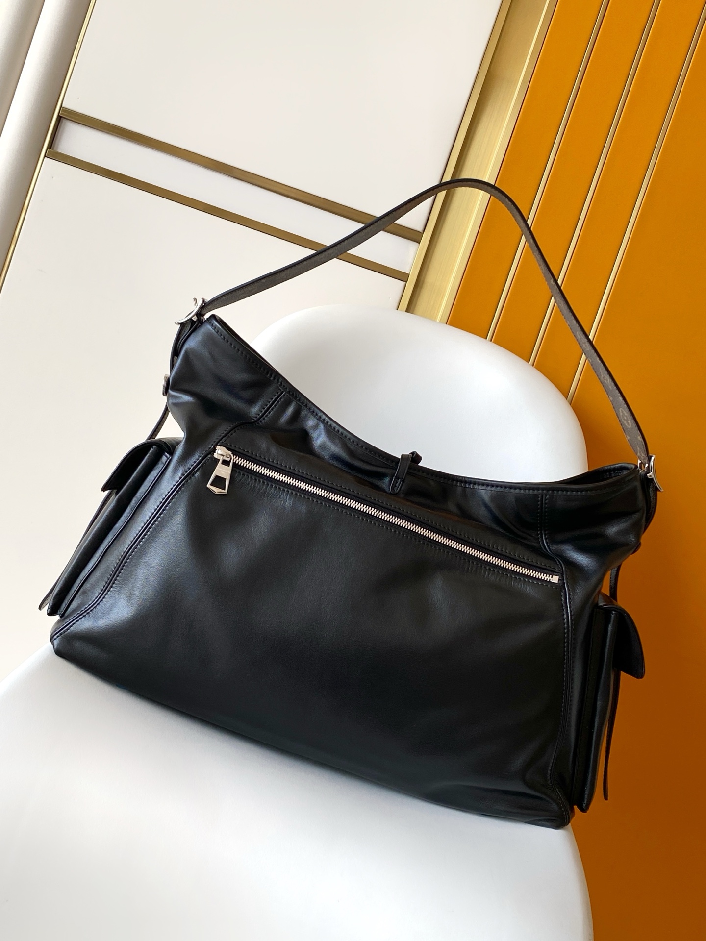 LV原單黑色柔軟皮革肩背包 都會風格百搭氣質款｜歐美奢侈品精品推薦