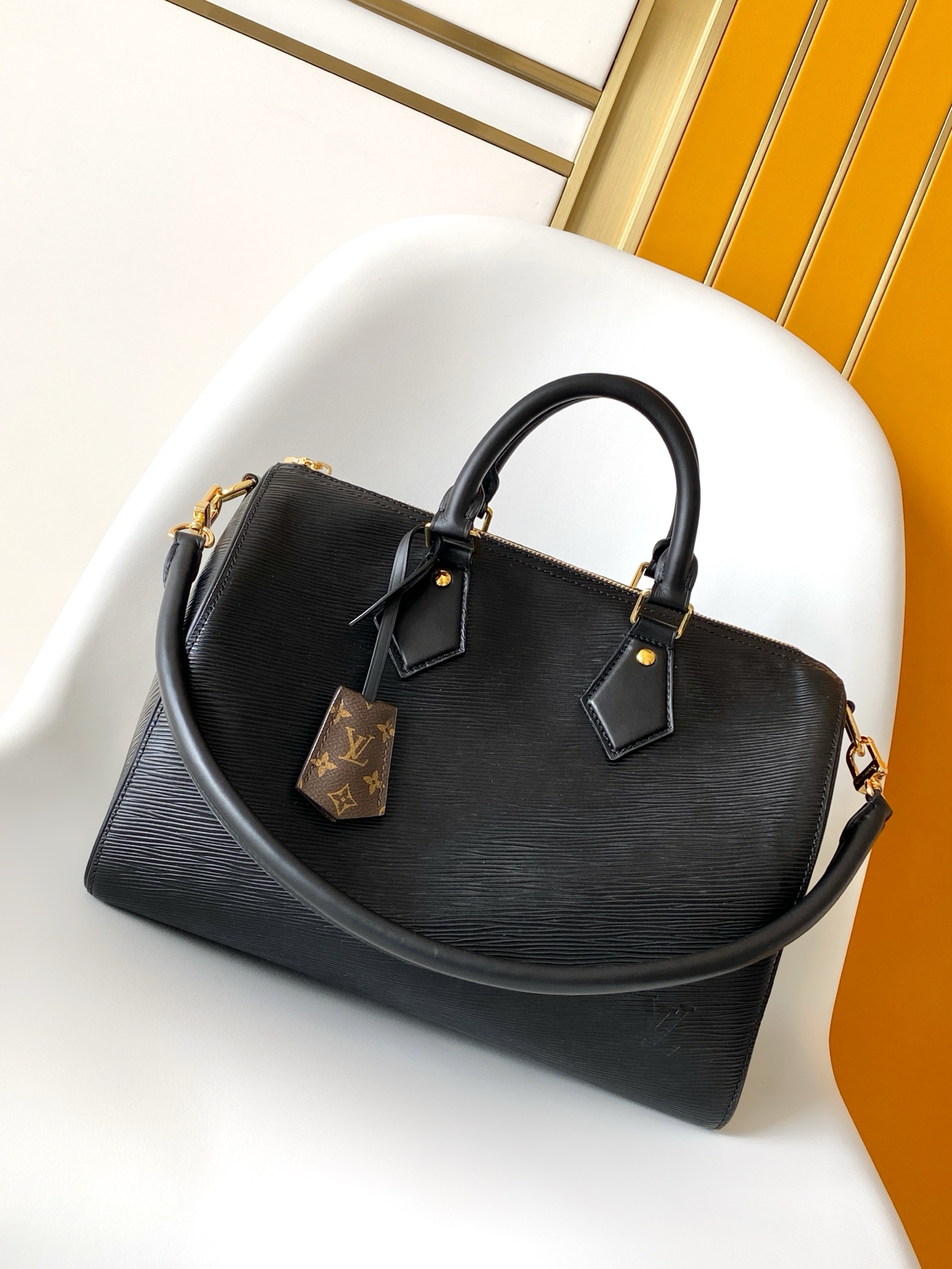 LV A貨黑色Epi紋手提包 經典挺版都會風格