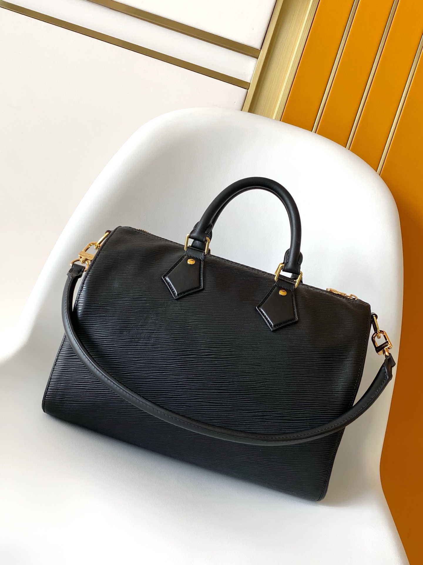 LV A貨黑色Epi紋手提包 經典挺版都會風格｜歐美奢侈品精品推薦