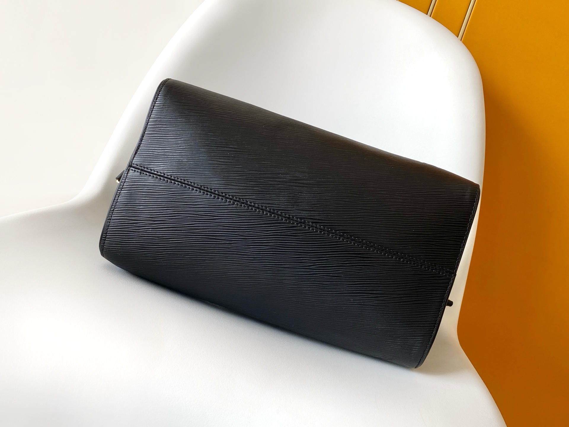 LV A貨黑色Epi紋手提包 經典挺版都會風格｜歐美奢侈品精品推薦