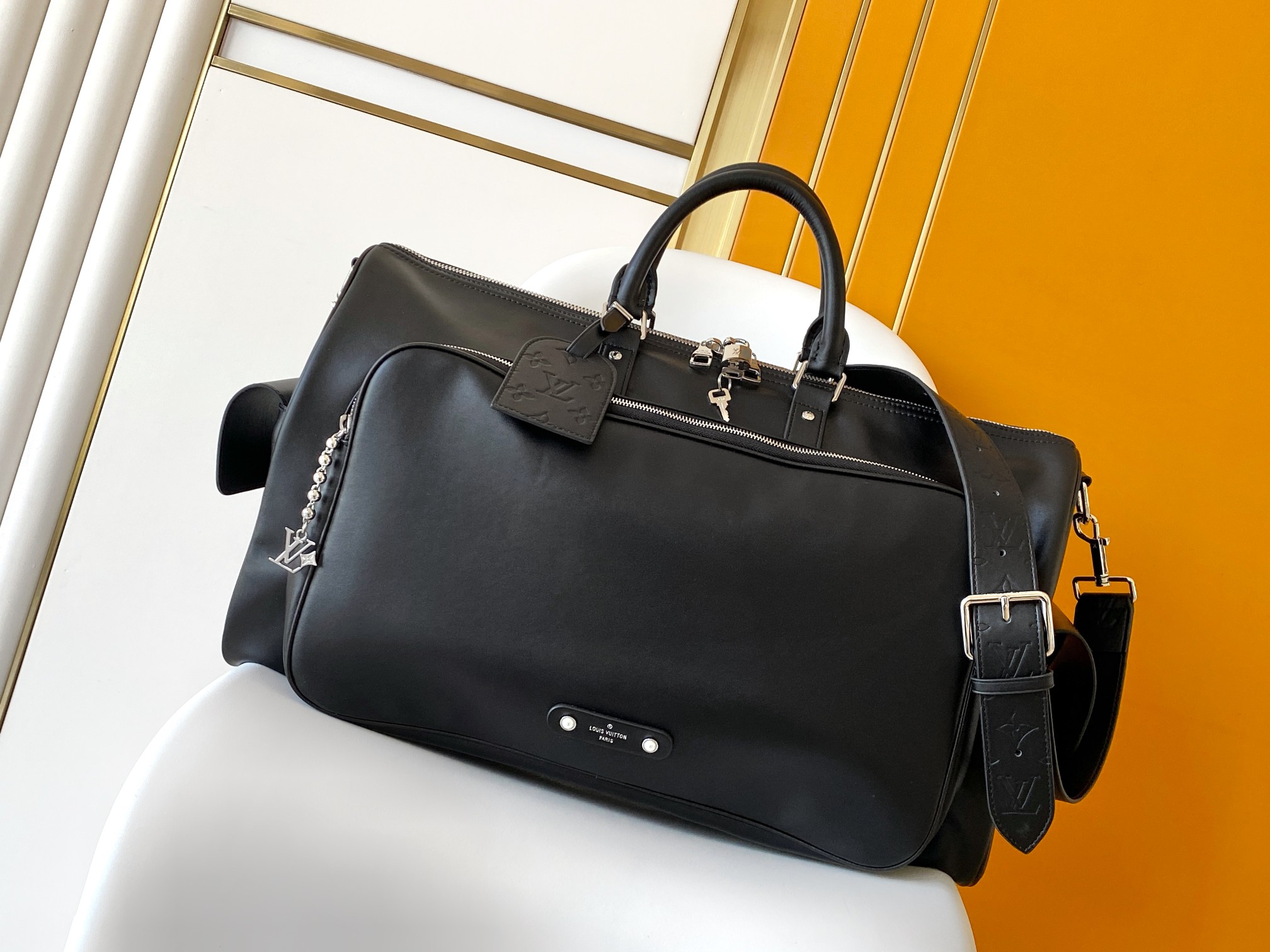 LV高仿黑色旅行袋 大容量商務出行首選