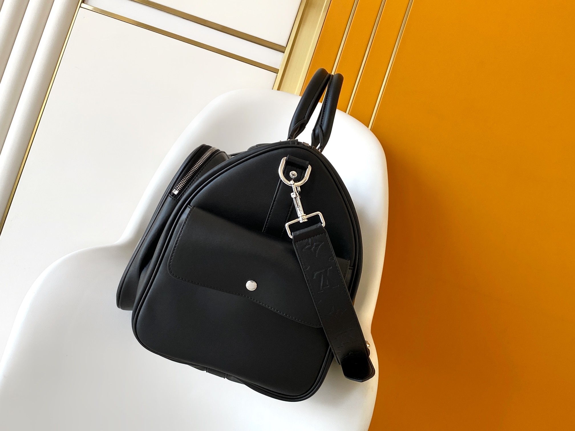 LV高仿黑色旅行袋 大容量商務出行首選｜歐美奢侈品精品推薦