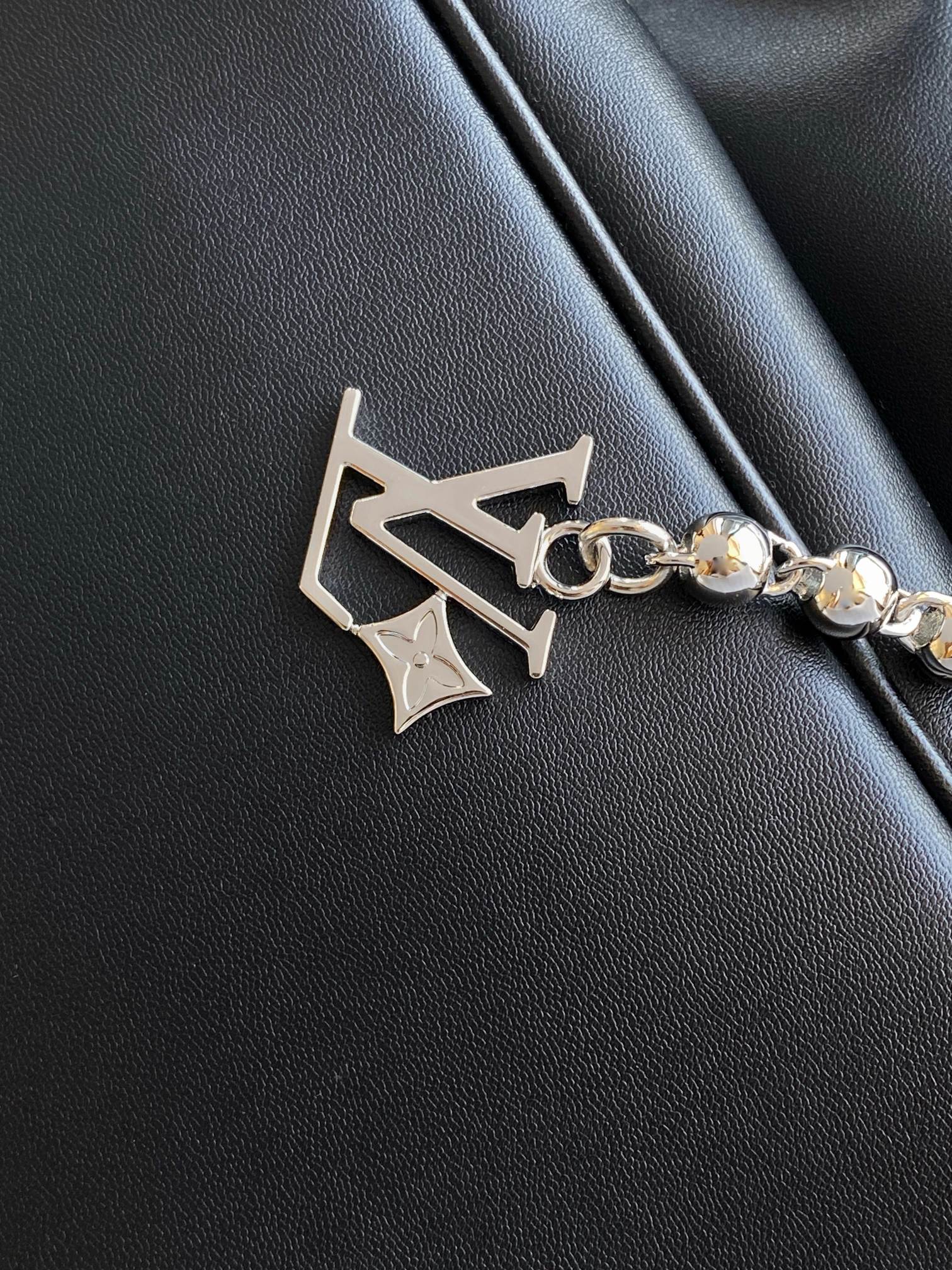 LV高仿黑色旅行袋 大容量商務出行首選｜歐美奢侈品精品推薦