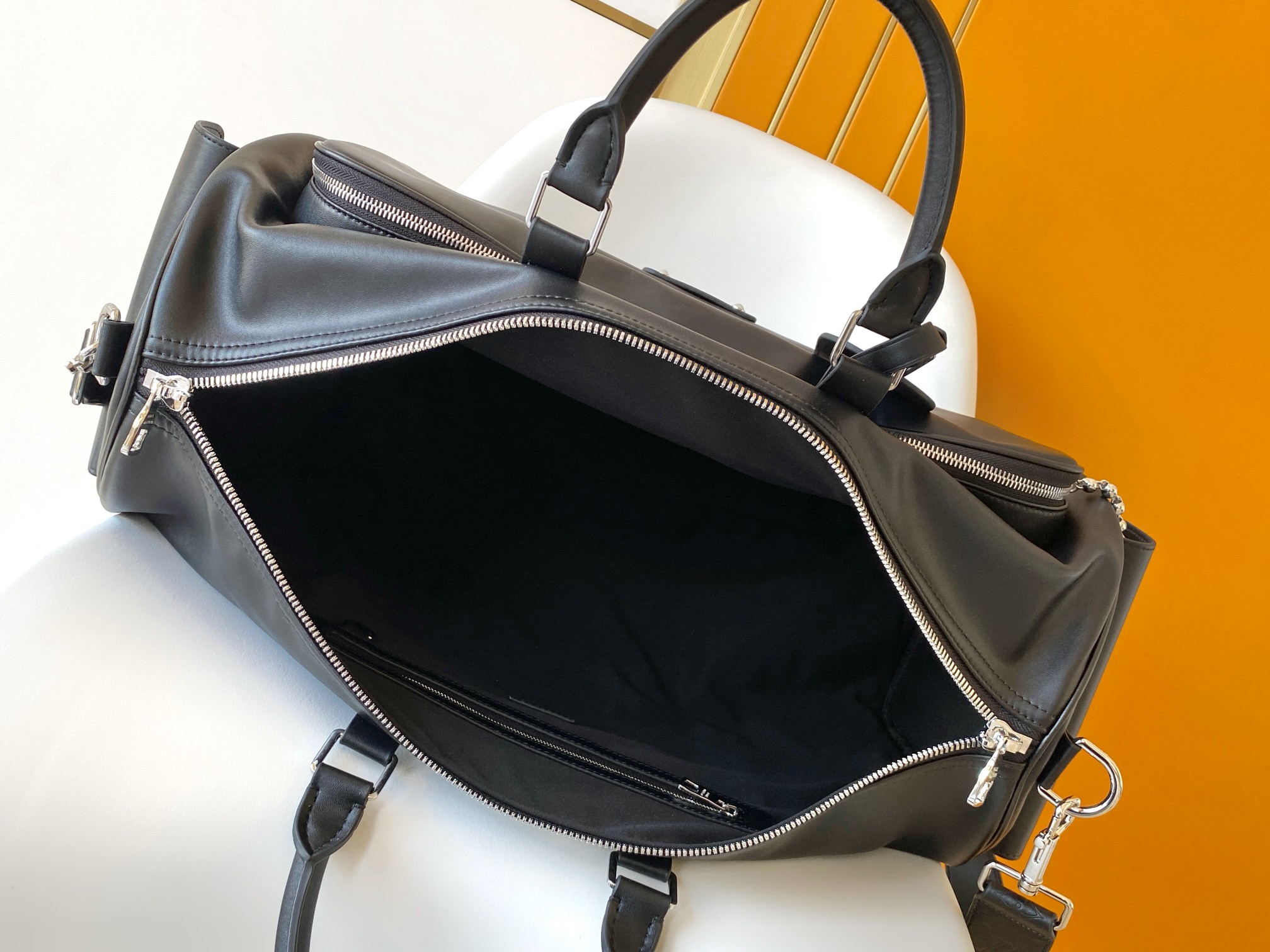 LV高仿黑色旅行袋 大容量商務出行首選｜歐美奢侈品精品推薦