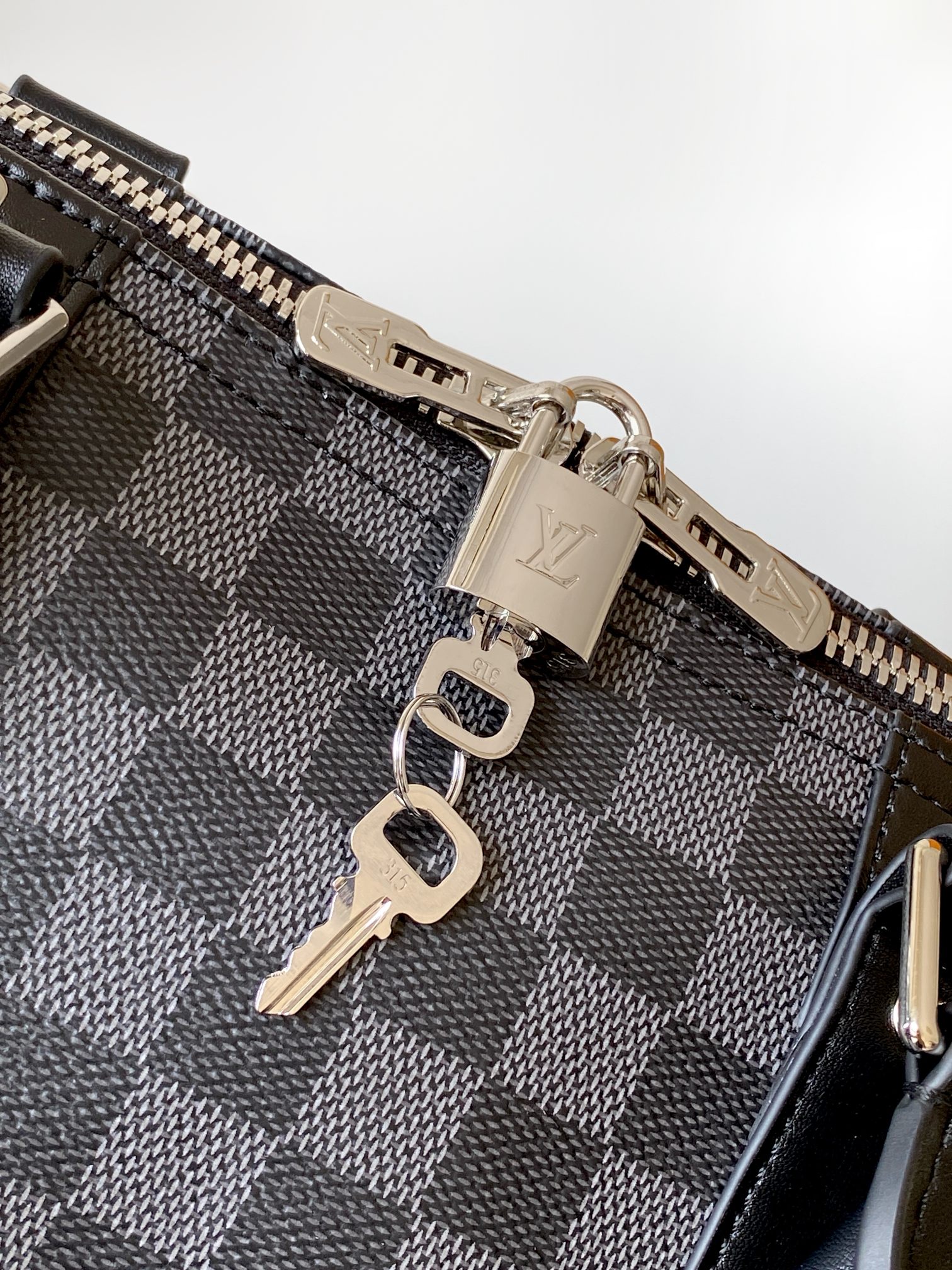 LV高仿棋盤格旅行袋 商務休閒兩用款｜歐美奢侈品精品推薦