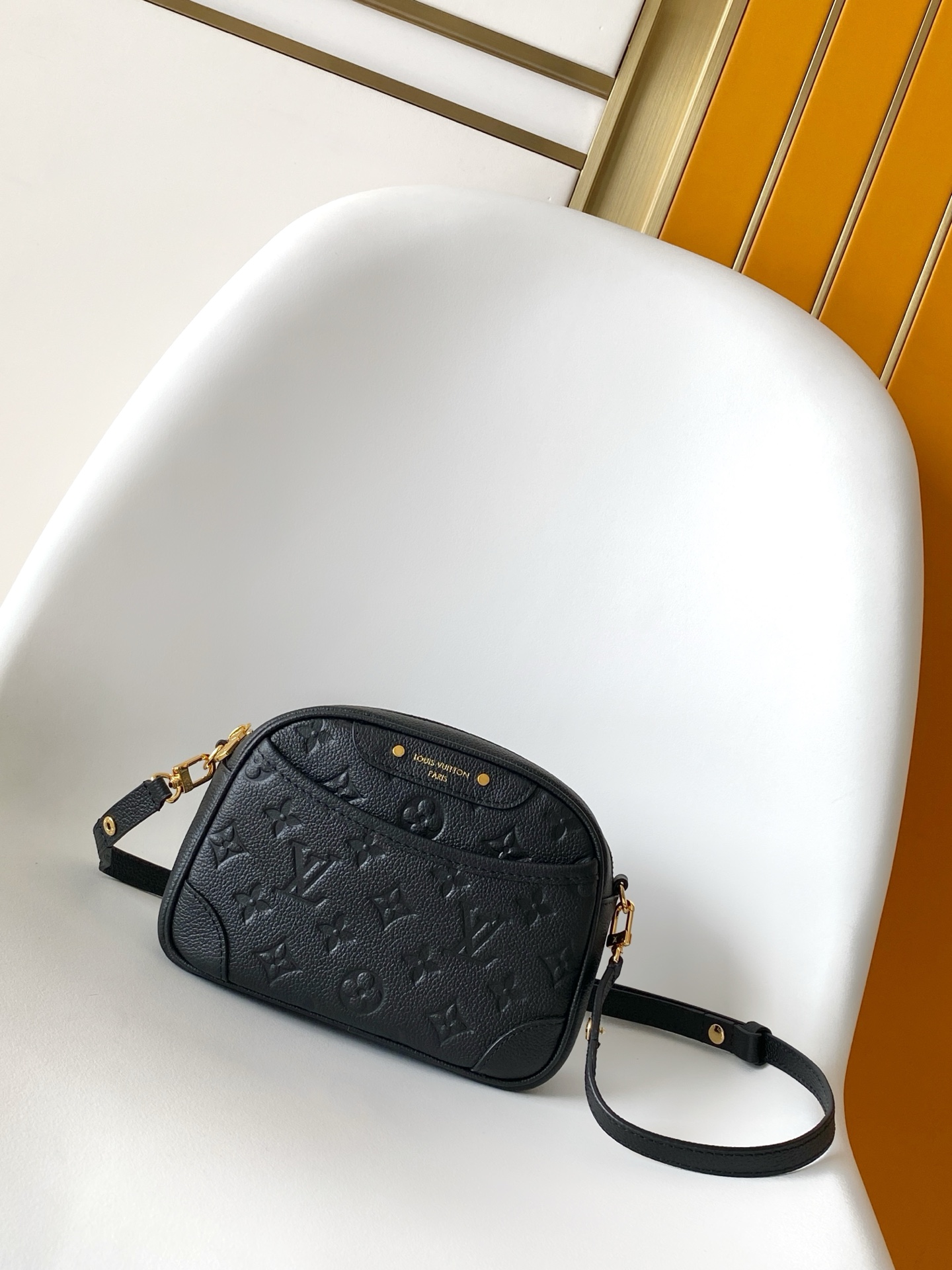 LV原單黑色壓花相機包 小巧百搭精品包