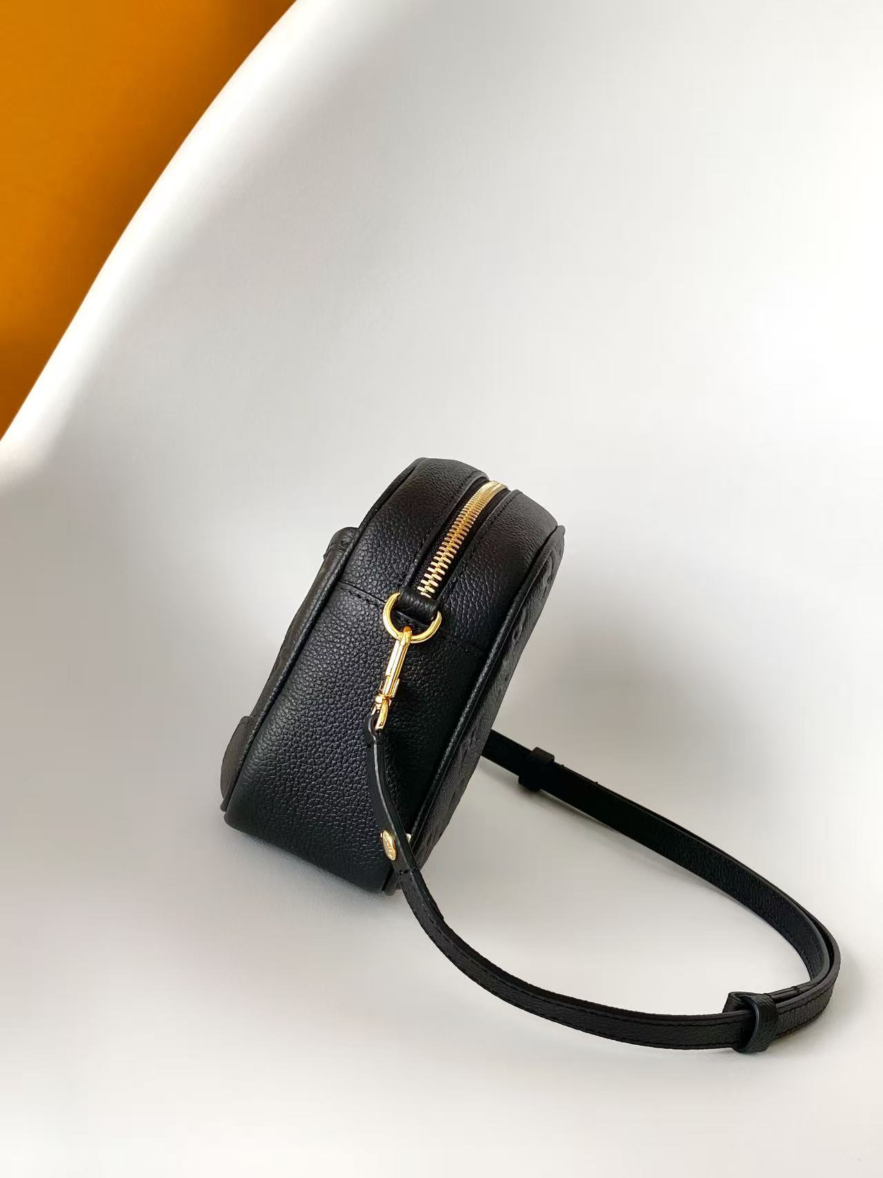 LV原單黑色壓花相機包 小巧百搭精品包｜歐美奢侈品精品推薦