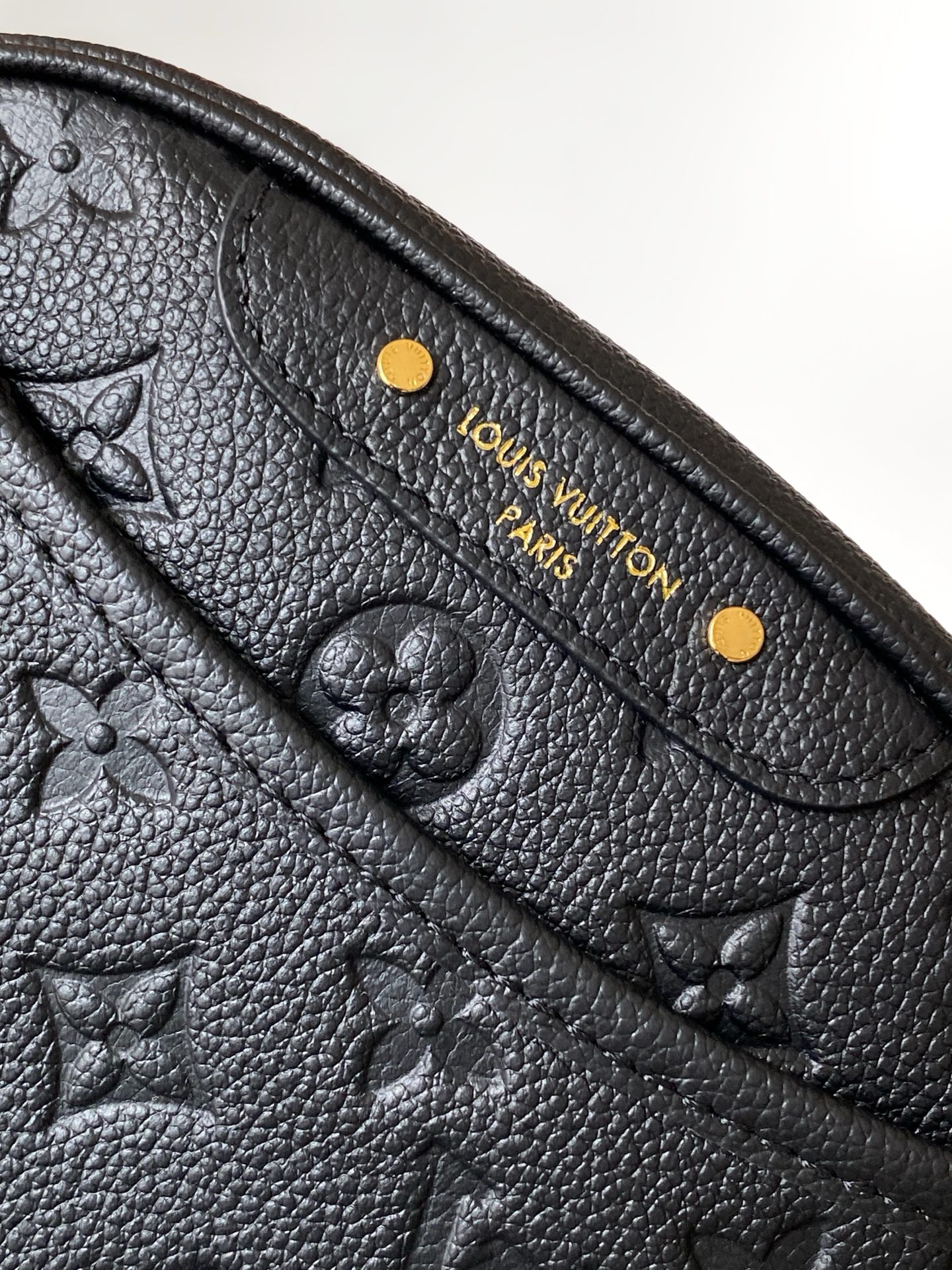 LV原單黑色壓花相機包 小巧百搭精品包｜歐美奢侈品精品推薦