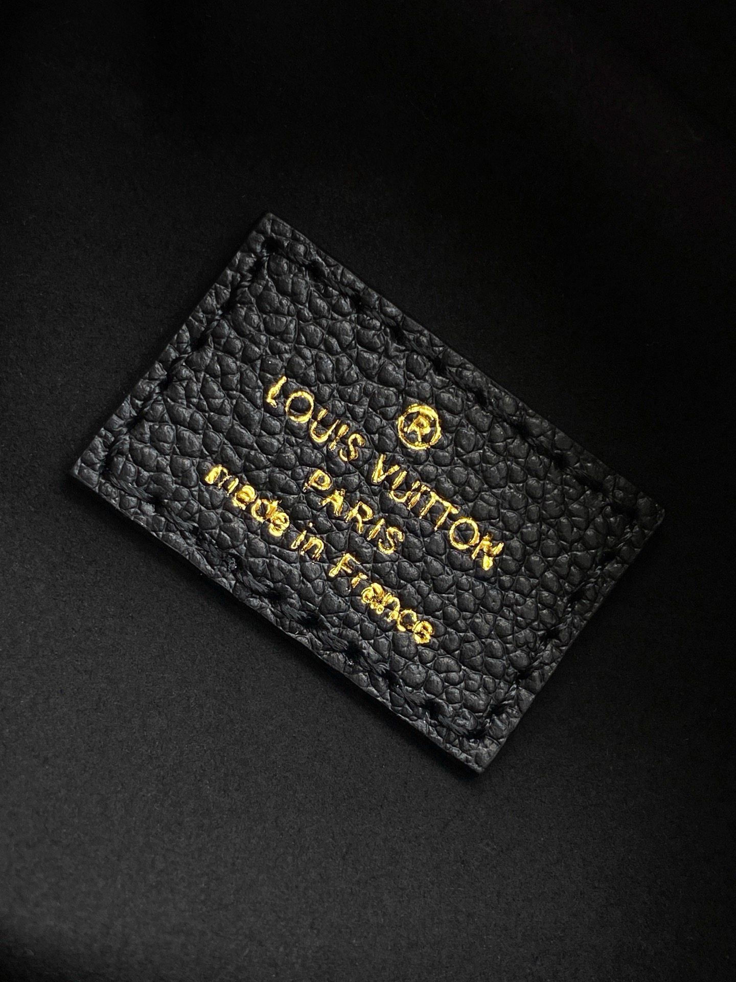 LV原單黑色壓花相機包 小巧百搭精品包｜歐美奢侈品精品推薦