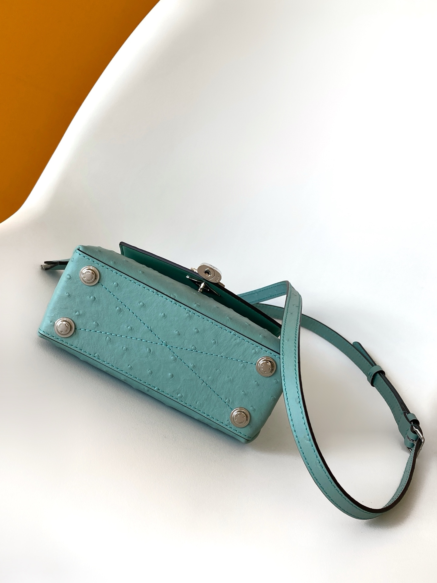 LV高仿湖水綠鴕鳥皮迷你包 甜美氣質新款｜歐美奢侈品精品推薦