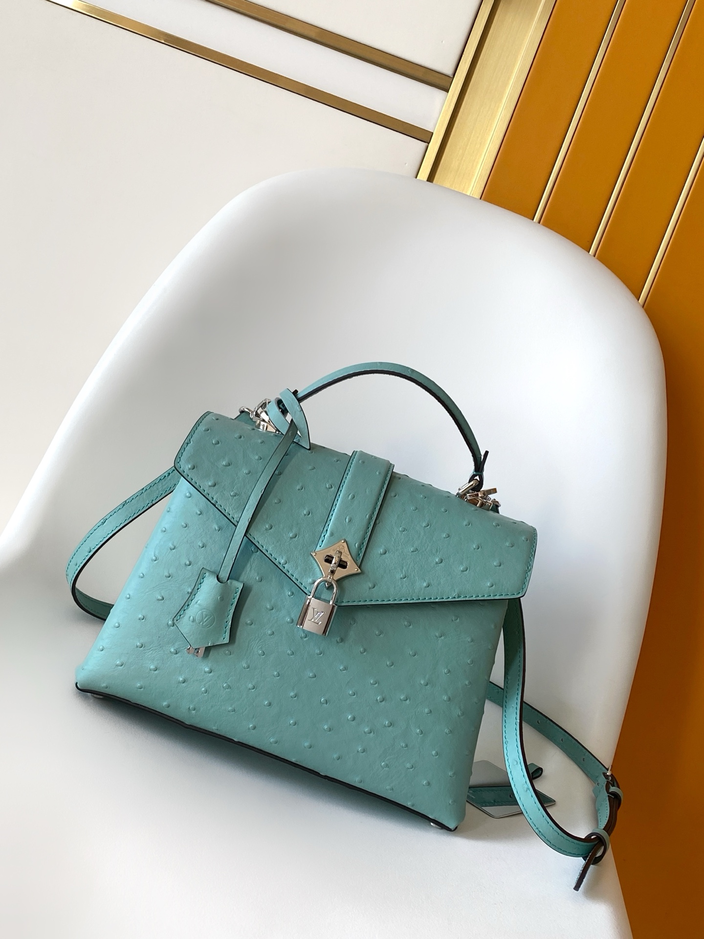 LV一比一湖水綠鴕鳥皮手提包 清新高雅小型鎖扣包