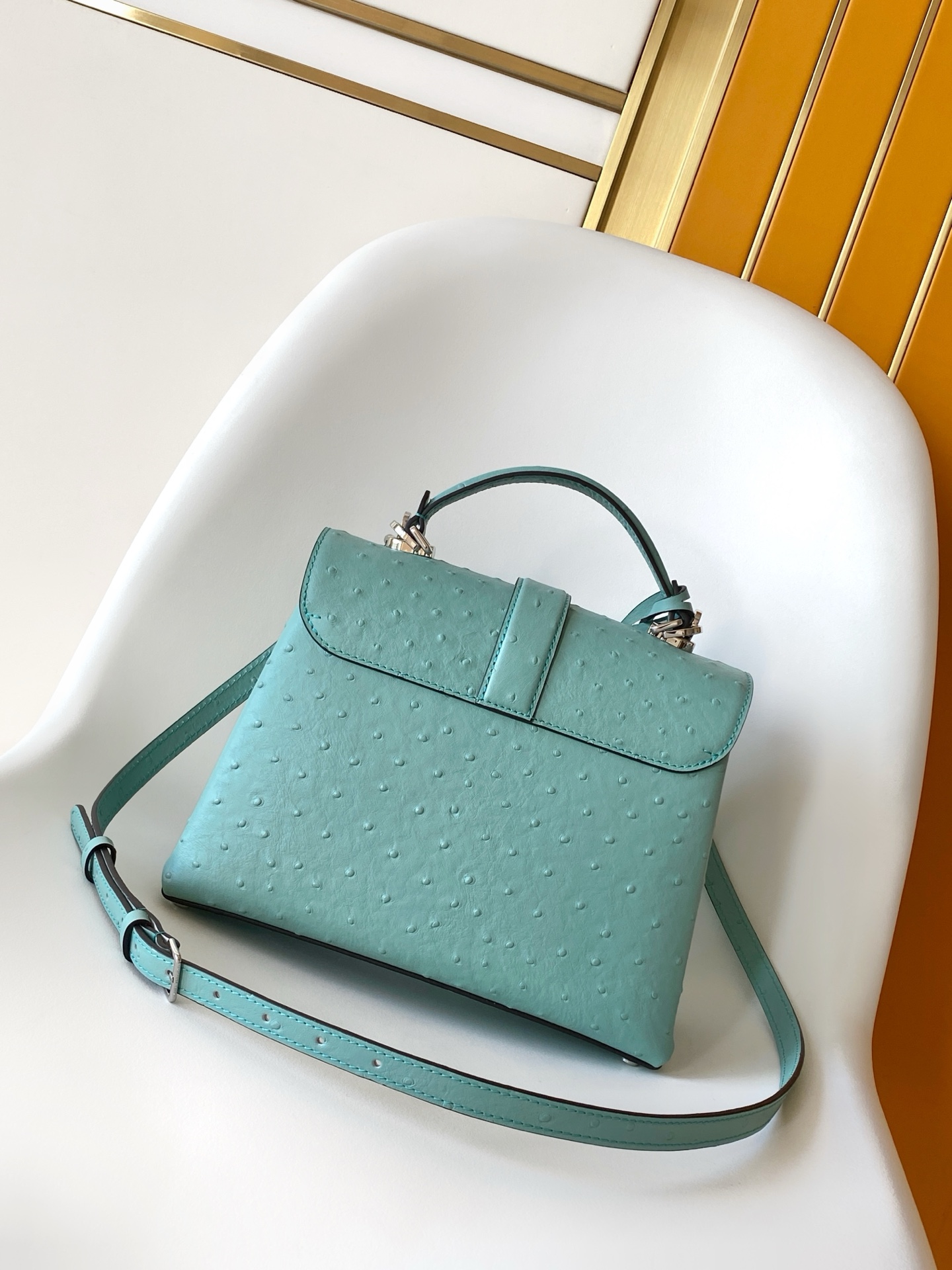 LV一比一湖水綠鴕鳥皮手提包 清新高雅小型鎖扣包｜歐美奢侈品精品推薦