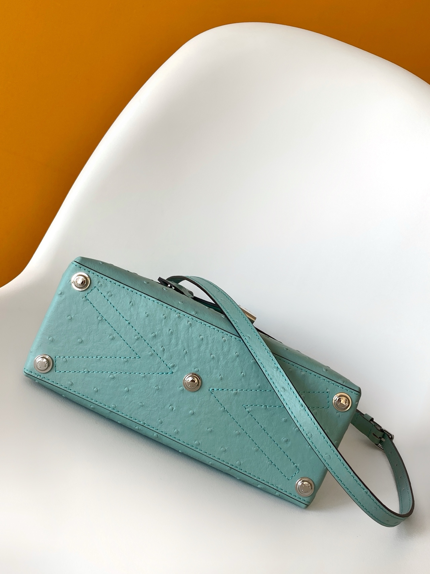 LV一比一湖水綠鴕鳥皮手提包 清新高雅小型鎖扣包｜歐美奢侈品精品推薦