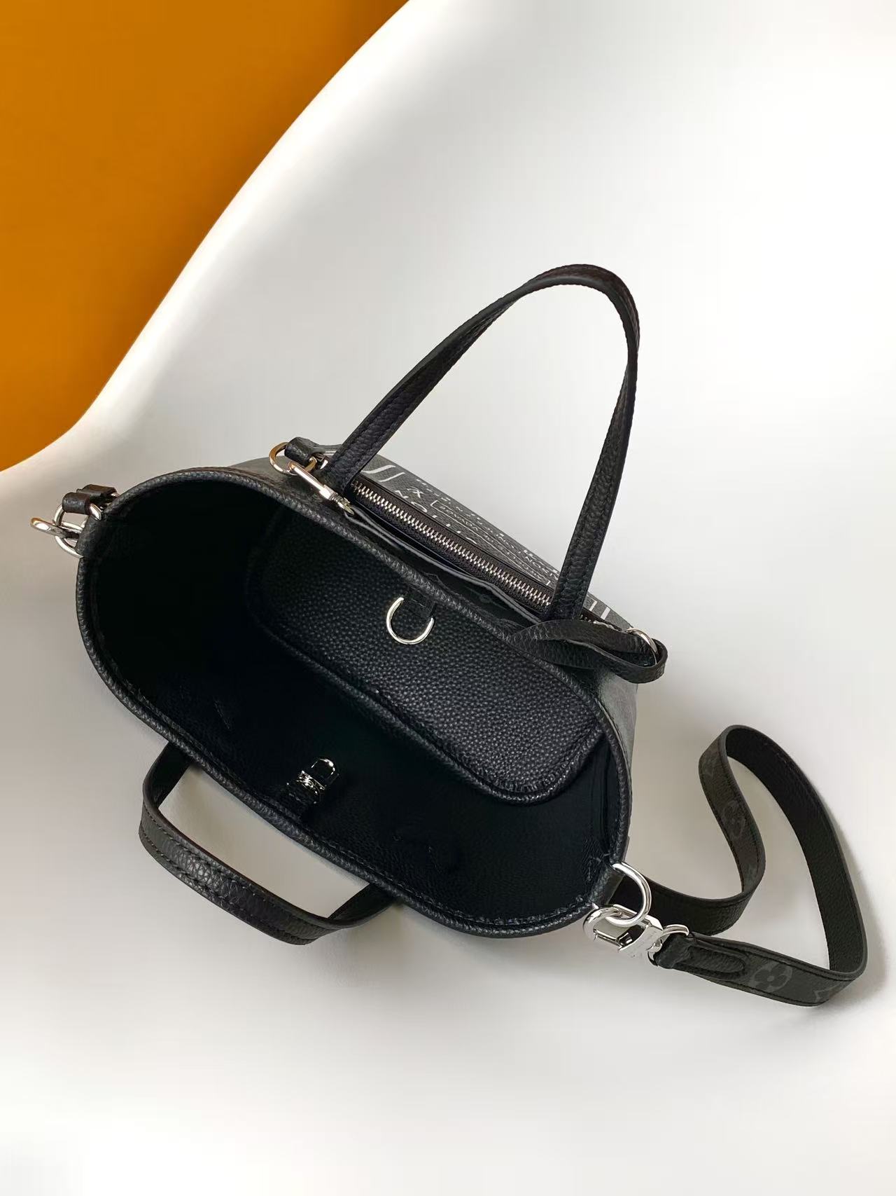 LV A貨黑白Logo迷你托特包 現代感精品小包｜歐美奢侈品精品推薦