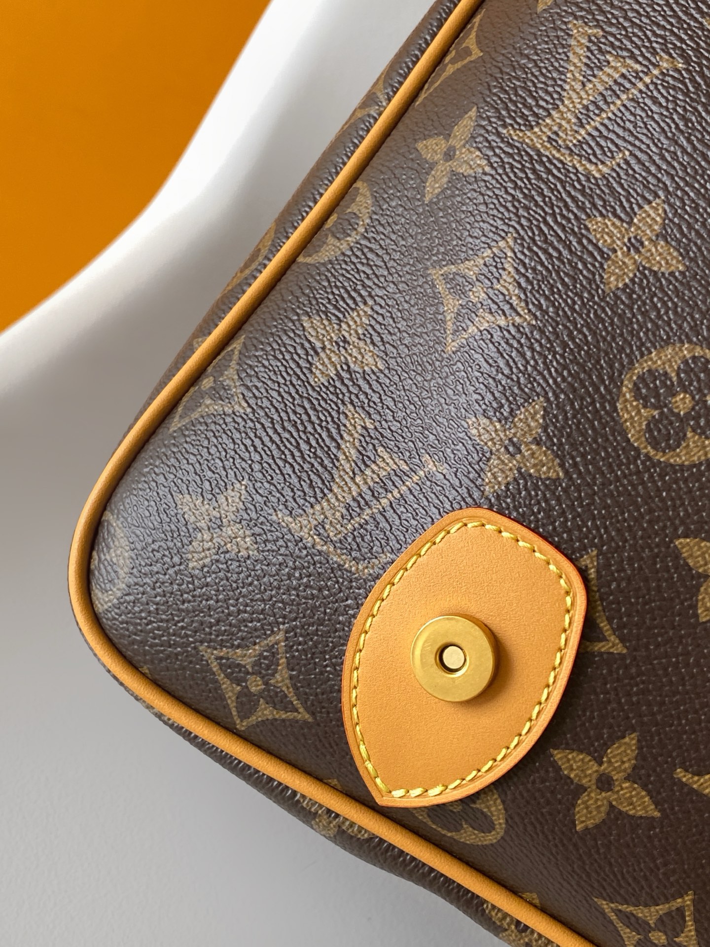 LV原單老花雙扣郵差包 經典復古學院風格｜歐美奢侈品精品推薦