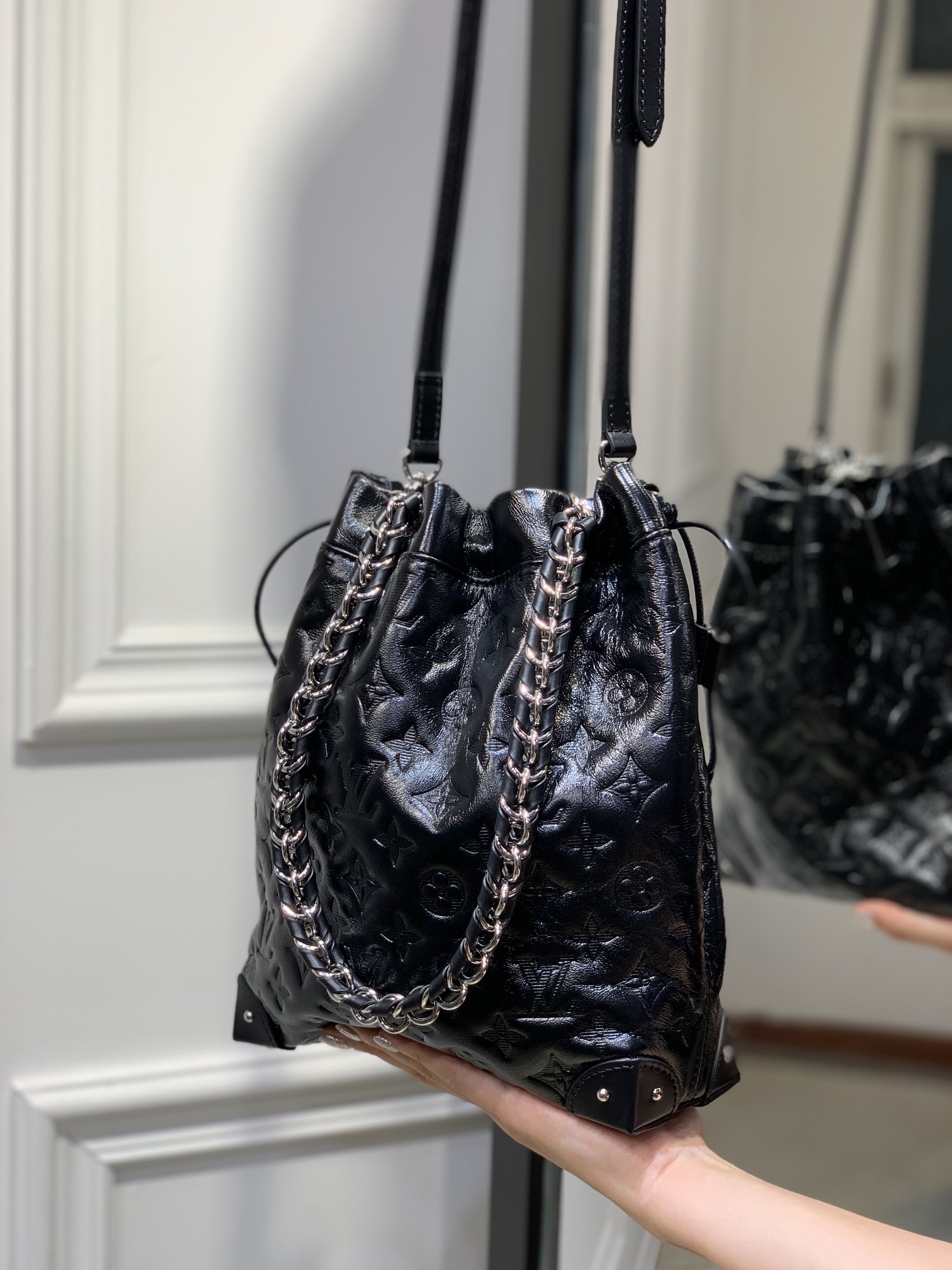 LV高仿Noé BB黑色壓紋水桶包 鏈條肩背造型奢華升級