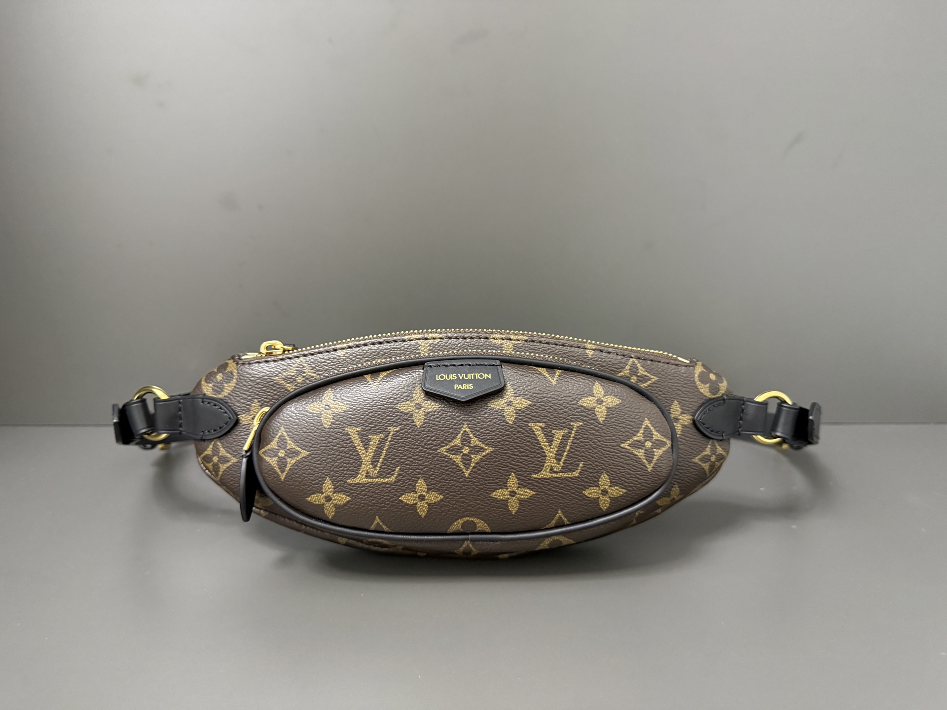 LV高仿Bumbag腰包 經典Monogram帆布設計 男女同款潮流包