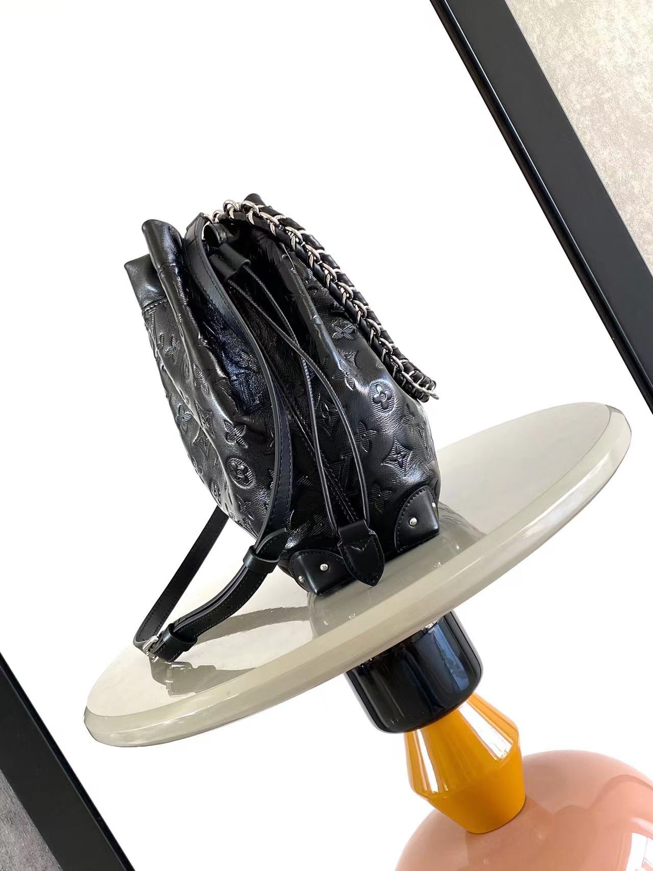 LV原單黑色壓花水桶包 銀鍊設計精品女包｜歐美奢侈品精品推薦